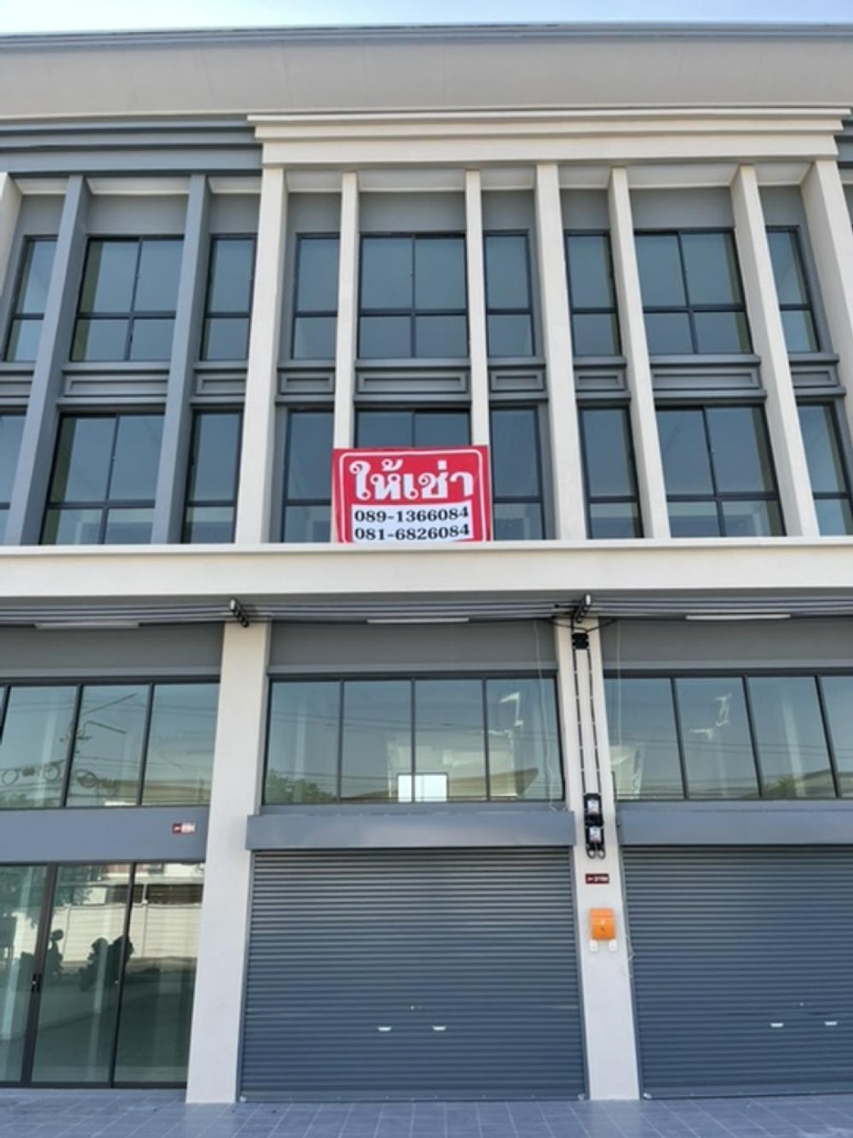 Commercial building, 3.5 floors, Sena Avenue, Khlong 1, Rangsit-Nakhon Nayok. Near Future Park Rangsit