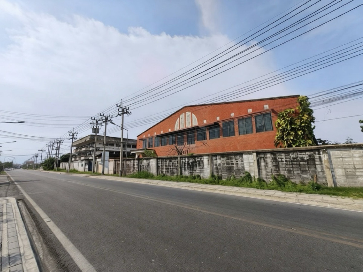 Selling at appraised price of 300 million baht, Bang Pu Factory, 19-2-91 rai, Samut Prakan Province. Complete with factory operating license (Rong.4)