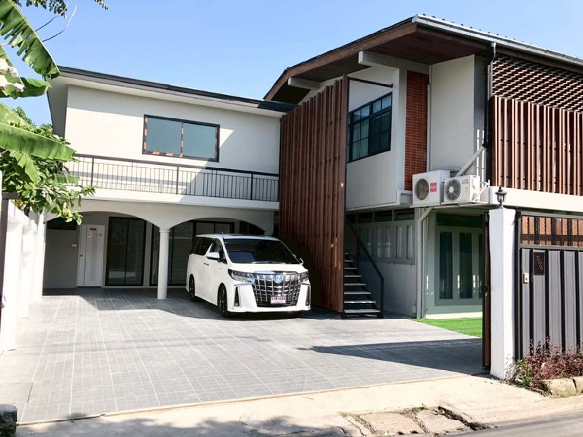 For rent, 2-story detached house, area 100 square meters, Lat Phrao 35, just finished decorating. For rent, 2-story detached house, area 100 square meters, Lat Phrao 35, just finished decorating.