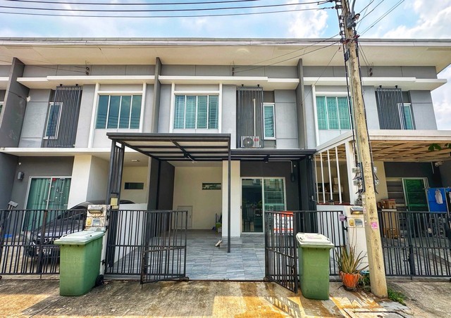 Townhome for sale Pruksa Ville 100 Phahonyothin-Khlong Luang Ready to move in, price only 1.89 million baht. Townhome for sale Pruksa Ville 100 Phahonyothin-Khlong Luang Ready to move in, price only 1.89 million baht.