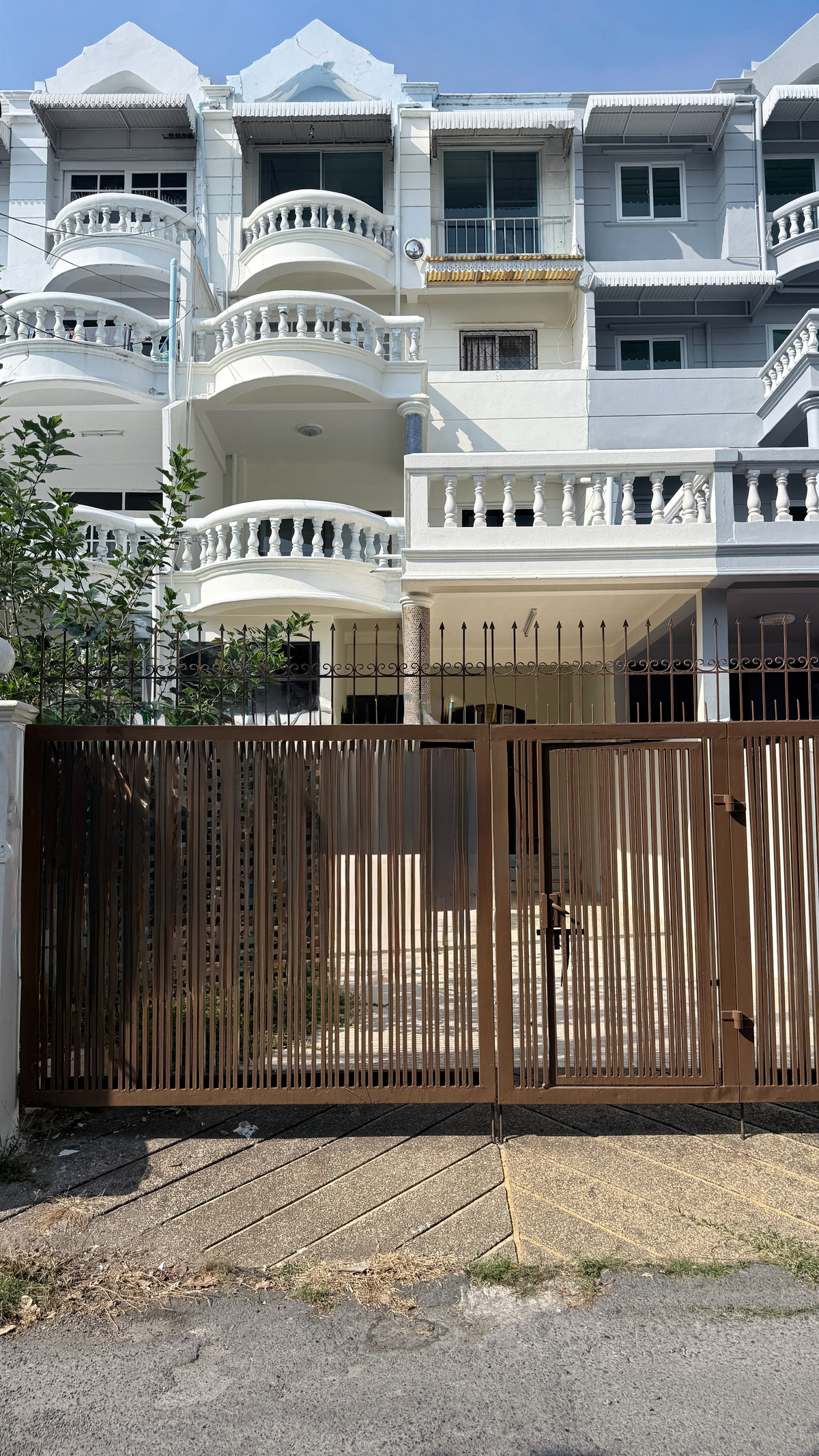 ขายทาวน์โฮม 4 ชั้น ใจกลางสุขุมวิท – วิวทองหล่อ | พื้นที่ 300 ตร.ม. – รูปที่ 2