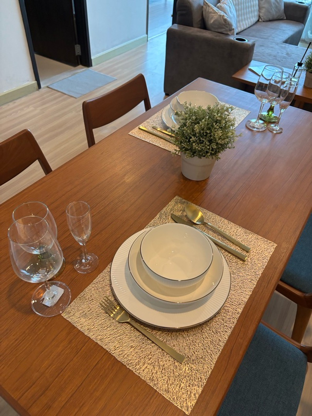 Luxury Condo for Sale/Rent Near BTS Phra Khanong Station 🚆✨Sky Walk Residences | 250m from BTS (3 mins walk)💰 5.59 MB | 💵 26,500 THB/month🏙️ 31st Floor