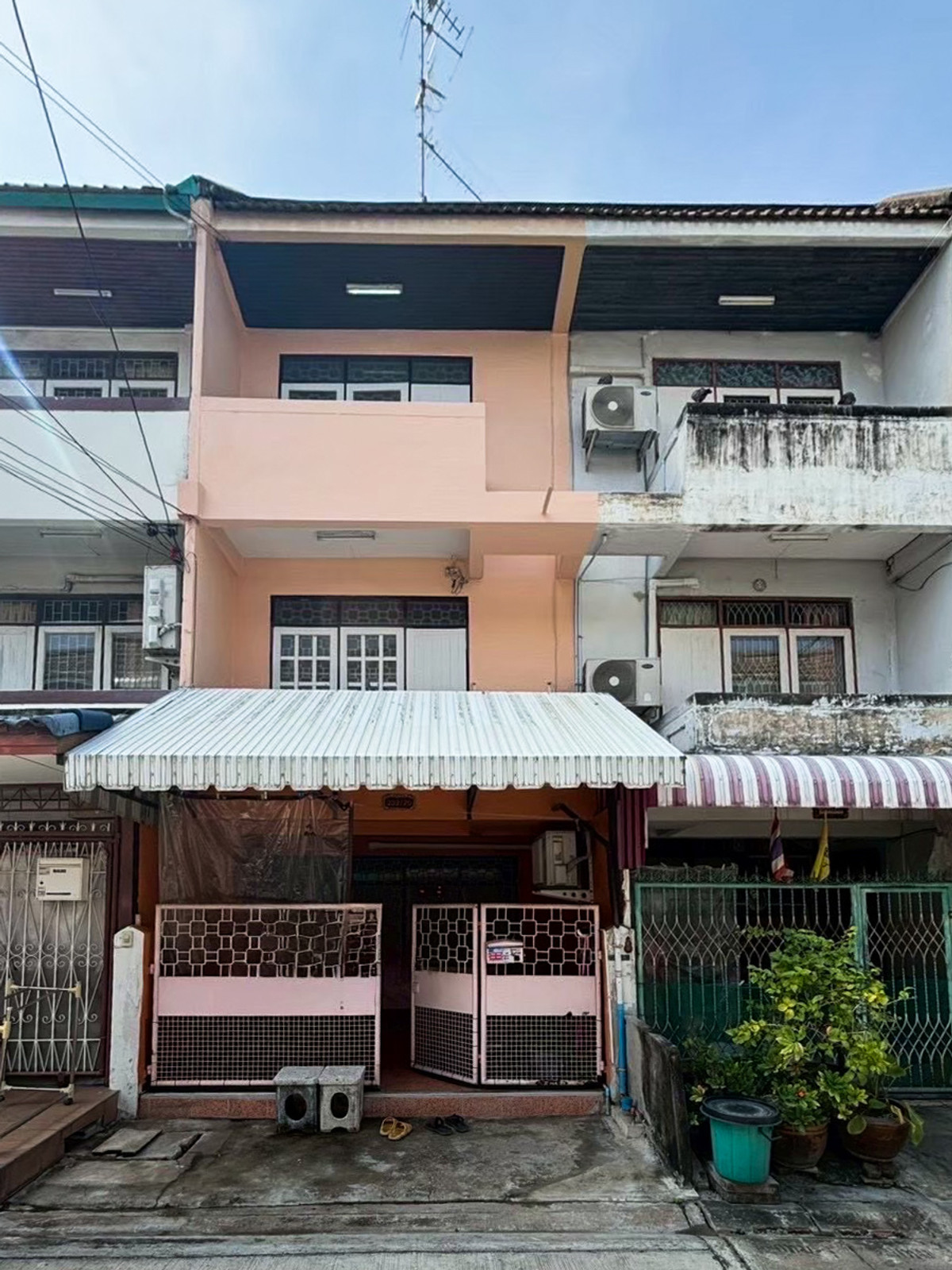 ทาวน์เฮ้าส์ วชิรธรรมสาธิต 15 / 2 ห้องนอน (ขาย), Townhouse Wachiratham Sathit 15 / 2 Bedrooms (FOR SALE) GNG131 ทาวน์เฮ้าส์ วชิรธรรมสาธิต 15 / 2 ห้องนอน (ขาย), Townhouse Wachiratham Sathit 15 / 2 Bedrooms (FOR SALE) GNG131