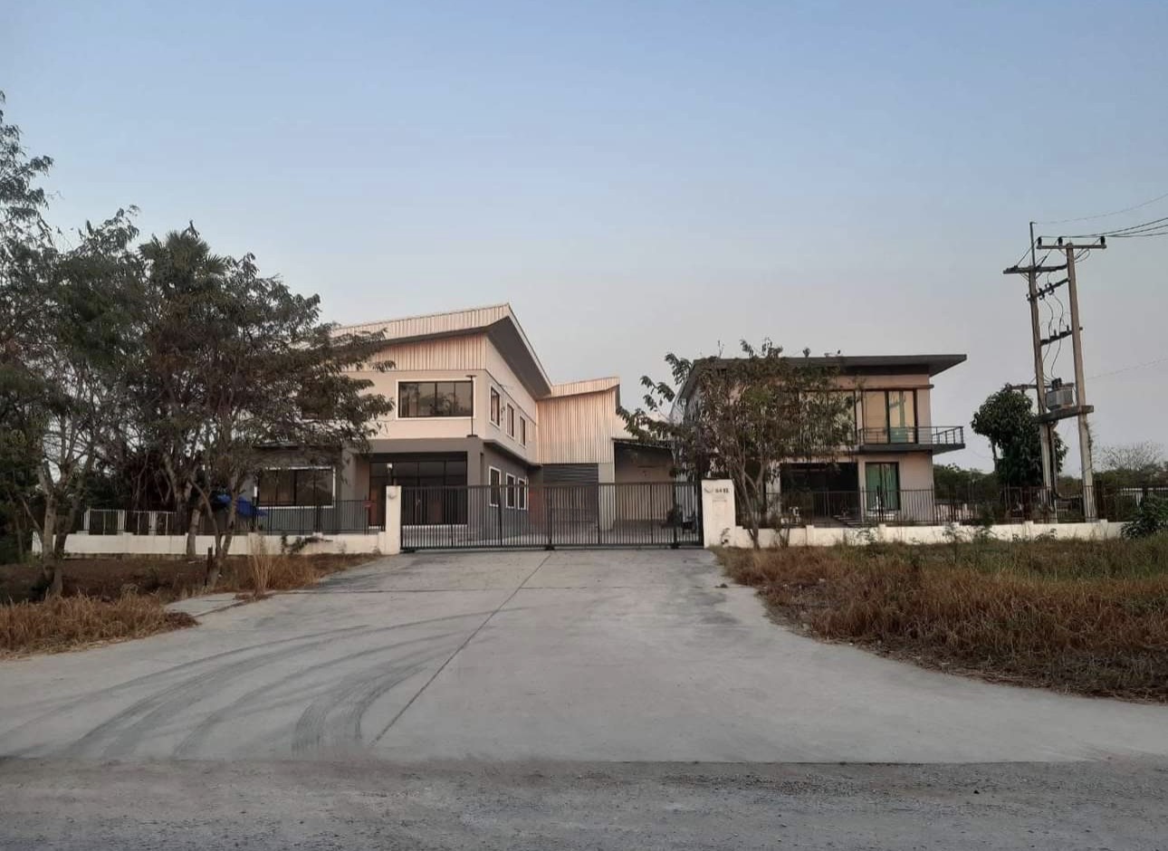 Factory building//warehouse for sale/rent, area 2-1-28 rai, usable area 1,400 sq m, 3 phase electricity, Borommaratchachonnani Road - Phutthamonthon Sai 5, selling price 55 million baht. I want to work with you for a long time. 081-732-9189 Line : fs258 f Factory building//warehouse for sale/rent, area 2-1-28 rai, usable area 1,400 sq m, 3 phase electricity, Borommaratchachonnani Road - Phutthamonthon Sai 5, selling price 55 million baht. I want to work with you for a long time. 081-732-9189 Line : fs258 f