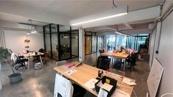 ให้เช่า พื้นที่สำหรับออฟฟิศ M Floor และ 3rd Floor พร้อมเข้าใช้งานทันที
ทำเลใจกลางเมืองใกล้ Central World, ใกล้อนุสาวรีย์ชัยสมรภูมิ และ ใกล้ MRT พระราม 9


ที่ตั้ง : Fat Mango Studios


M Floor
พื้นที่ใช้สรอย 50 ตร.ม. Private office
มีเฟอร์นิเจอร์พร้อมใช้ง – รูปที่ 4