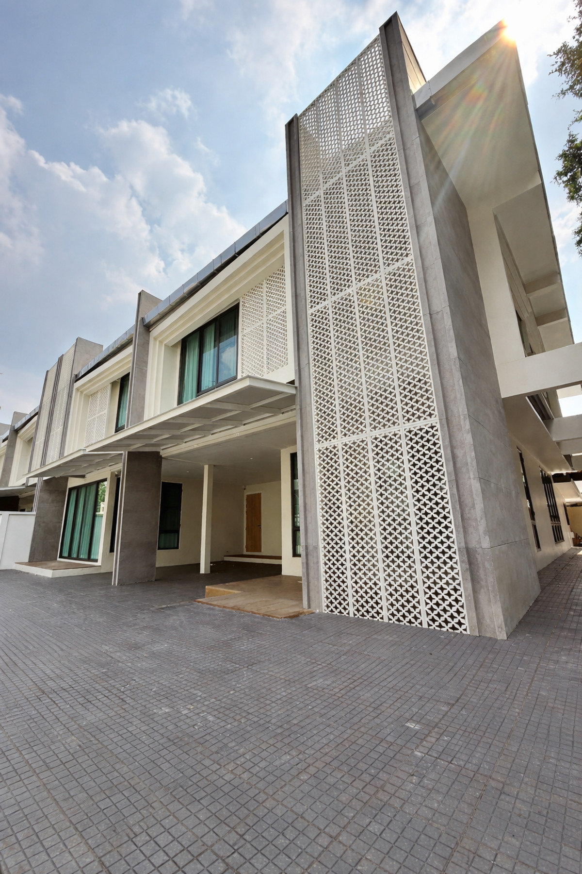 Luxury Double Townhouse for Rent at Klang Ni Was Sukhumvit 49 | Spacious Premium Living in Prime Sukhumvit Location