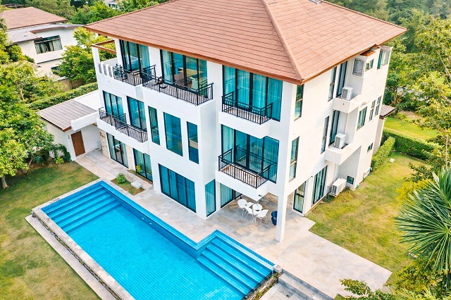 easy access to Rama9 Pool Villa Mansion 6bed 6bath near Stamford International University 250 m. and easy access to Rama9 Pool Villa Mansion 6bed 6bath near Stamford International University 250 m. and