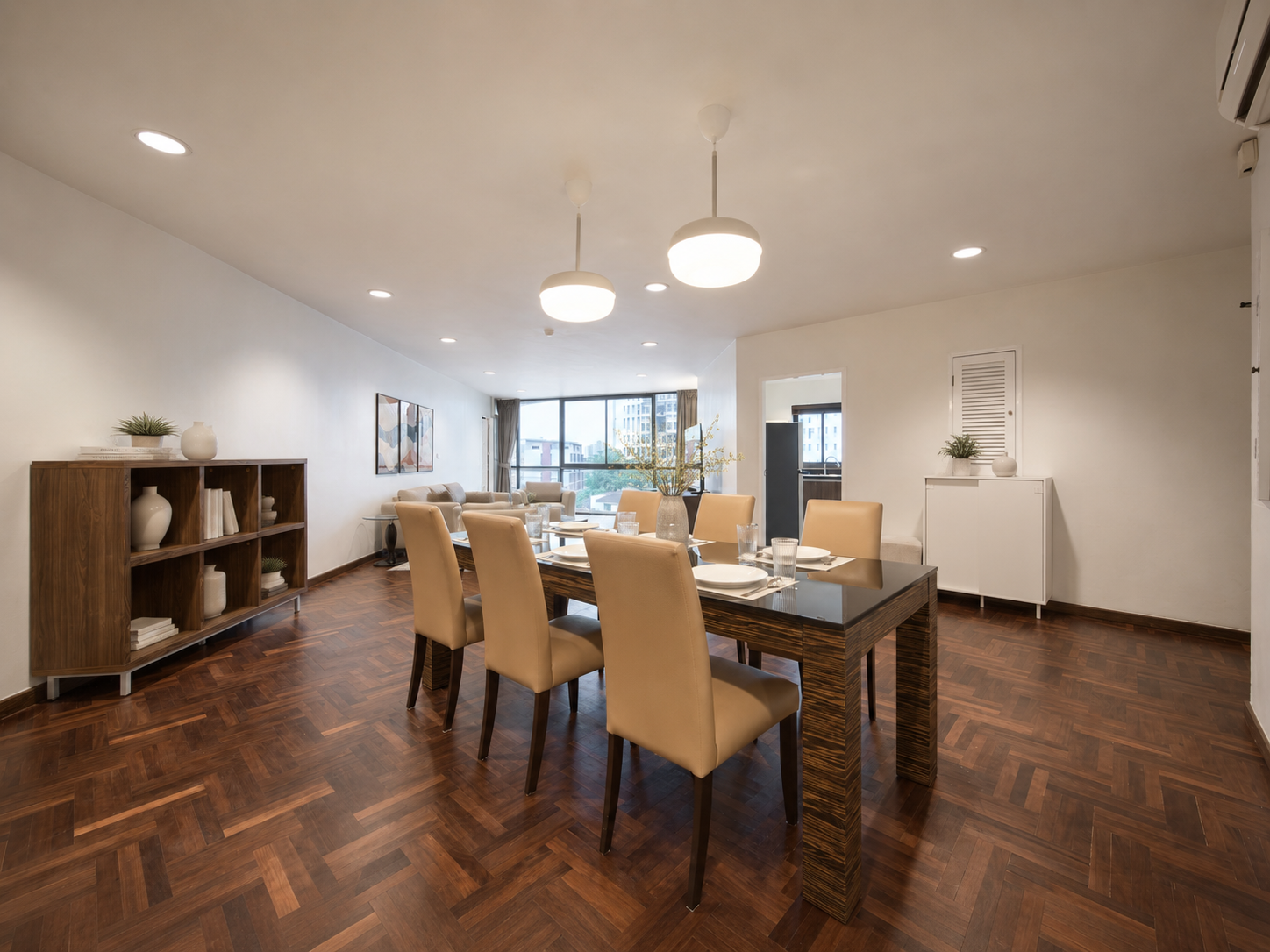 Private Residence 220 ตร.ม. • 3 ห้องนอน 3 ห้องน้ำ รีโนเวทใหม่ทั้งยูนิต • Low Density 2 ยูนิต/ชั้น • Pet Friendly • ฟรีที่จอดรถส่วนตัว – รูปที่ 2