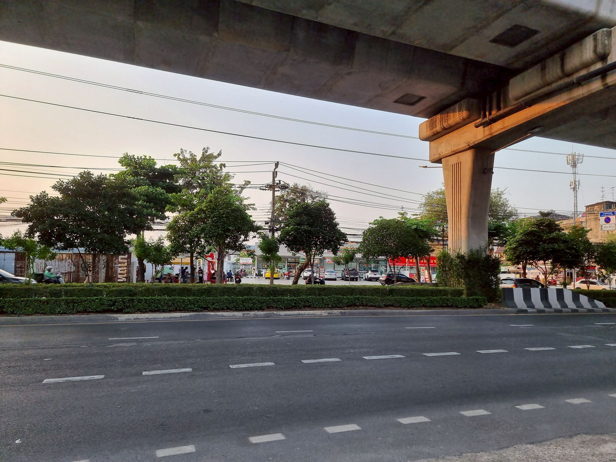 Land for rent behind 7-Eleven, Petchkasem Road, entrance to Soi 44, Bang Wa, Phasi Charoen. Land for rent behind 7-Eleven, Petchkasem Road, entrance to Soi 44, Bang Wa, Phasi Charoen.
