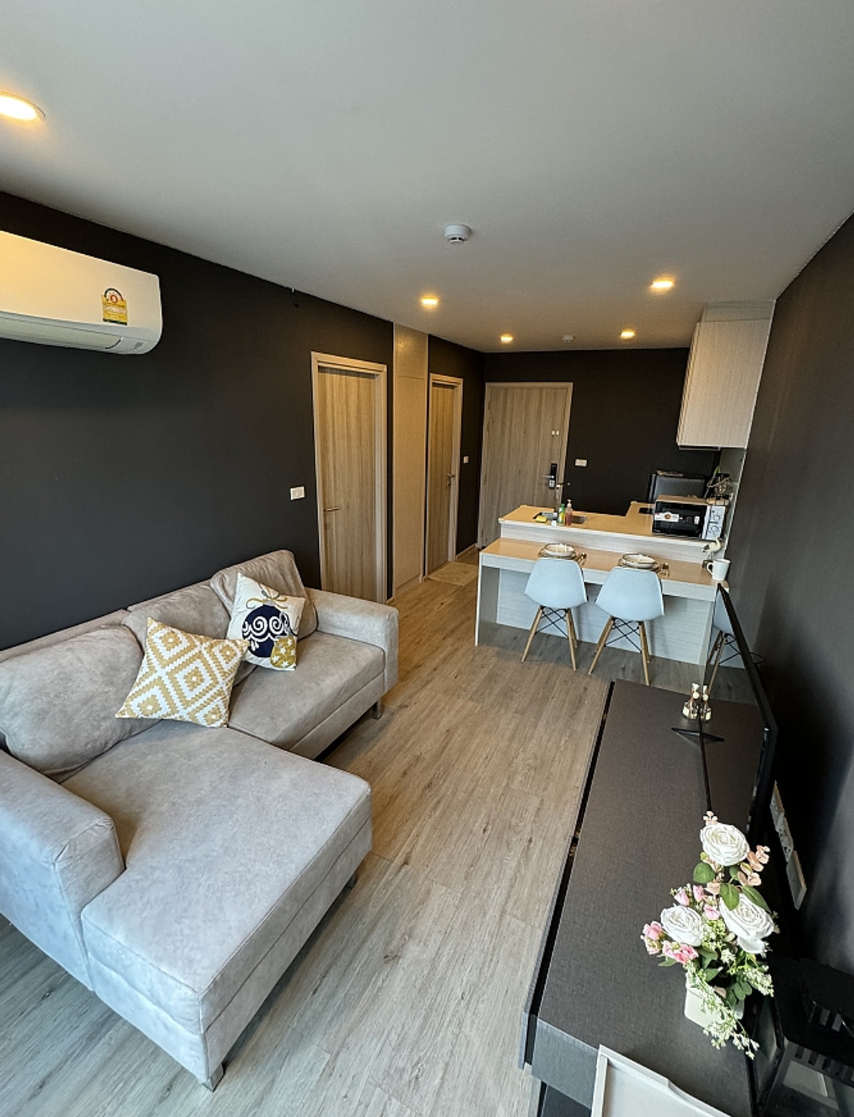 Unit Available at Serio Sukhumvit 50 Excellent location in Sukhumvit 50 with easy access to the expressway and BTS On Nut. Unit Available at Serio Sukhumvit 50 Excellent location in Sukhumvit 50 with easy access to the expressway and BTS On Nut.