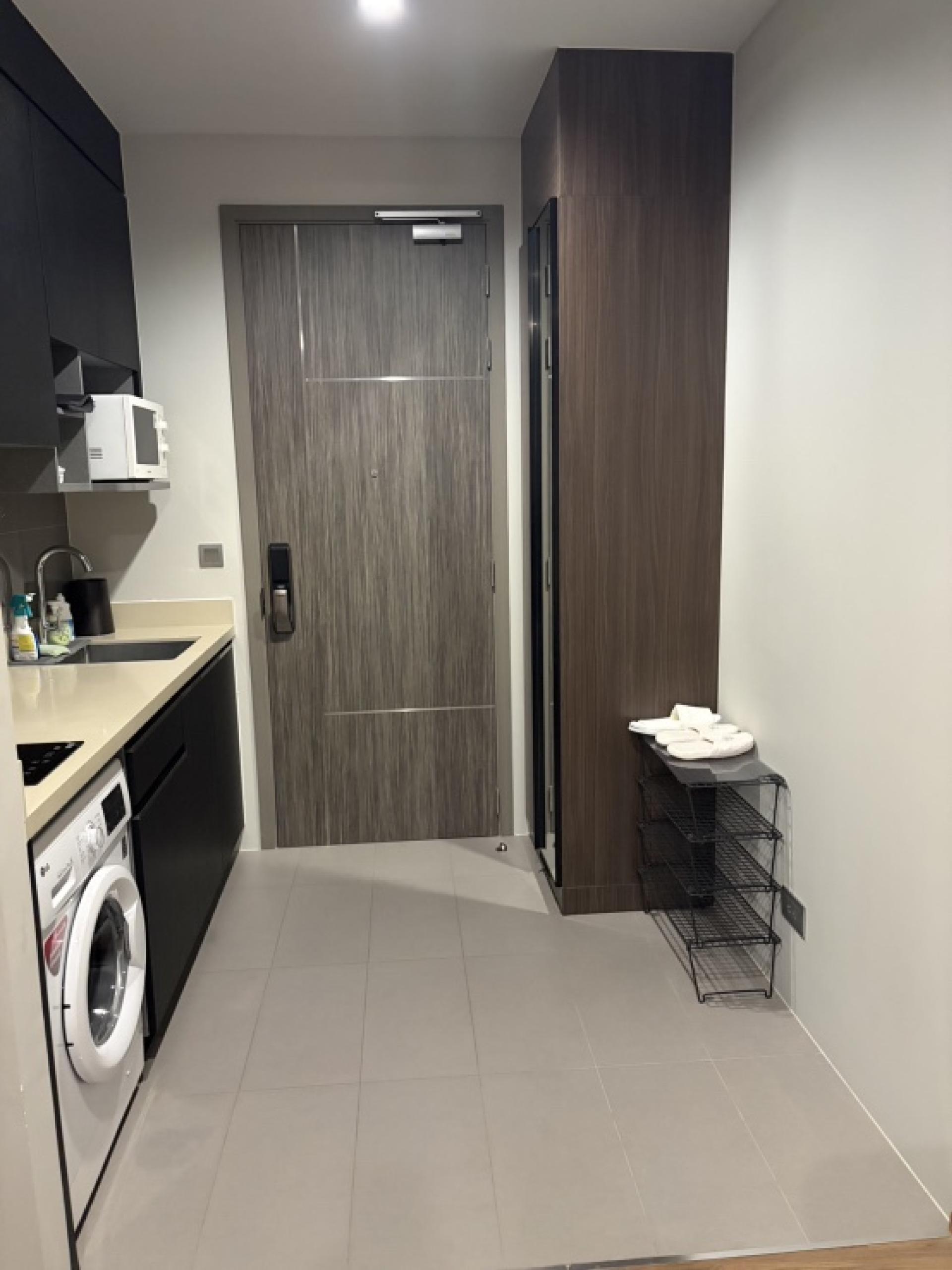 For urgent rent, Condo Q Prasarnmit (Q Prasarnmit), one bedroom, one bathroom, wide (38.9 sq m), only 28,000 baht.