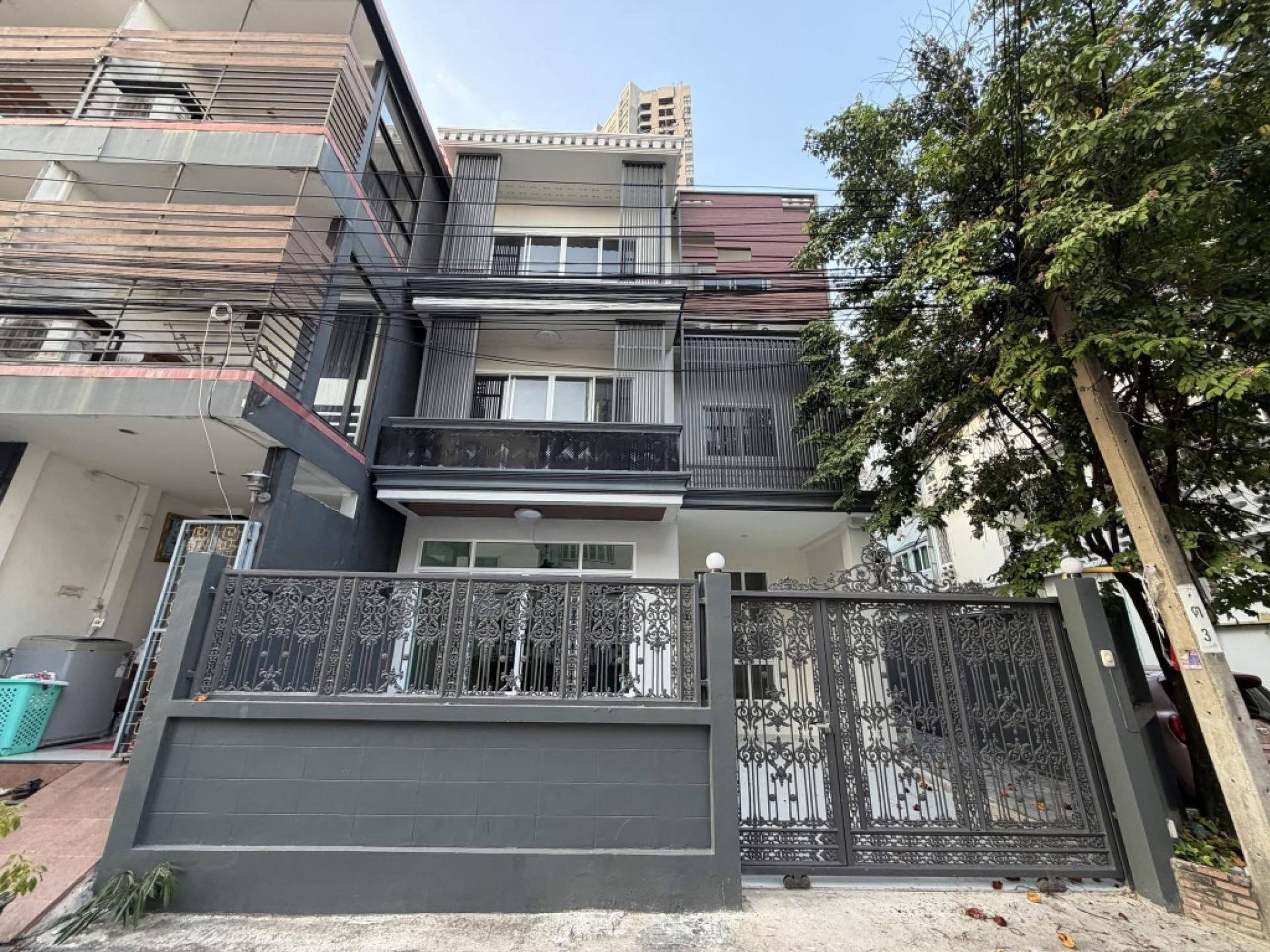 Townhome for rent zone Phrakanong 3fl. 400sqm. 5beds 4baths Townhome for rent zone Phrakanong 3fl. 400sqm. 5beds 4baths