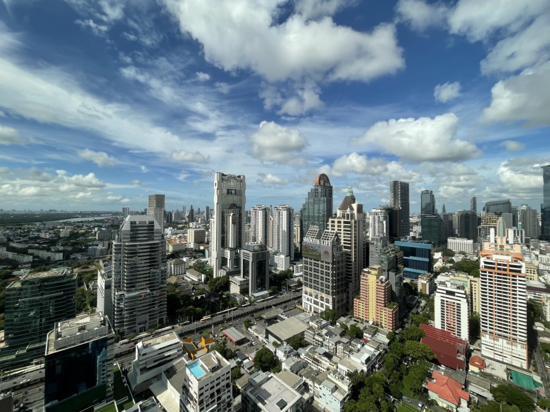 Office space for rent, entire floor, Sathorn area, 700 square meters, 35th floor, near BTS Saladaeng, MRT.