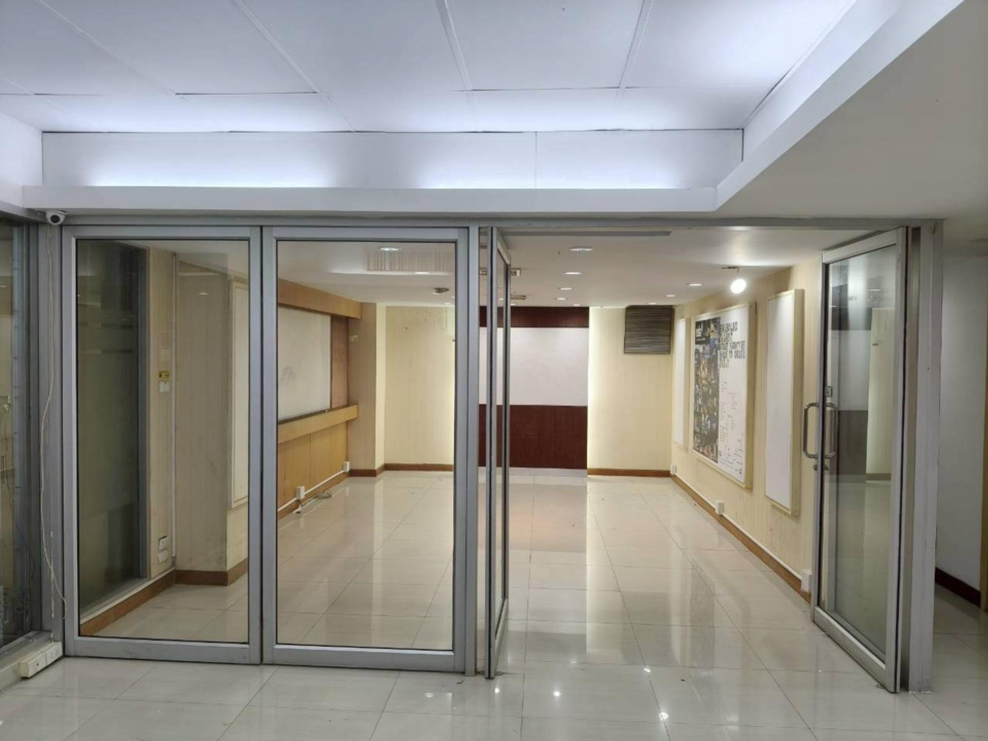 Office for rent Near MRT Lat Phrao136.47 square meters, 6th floor Office for rent Near MRT Lat Phrao136.47 square meters, 6th floor