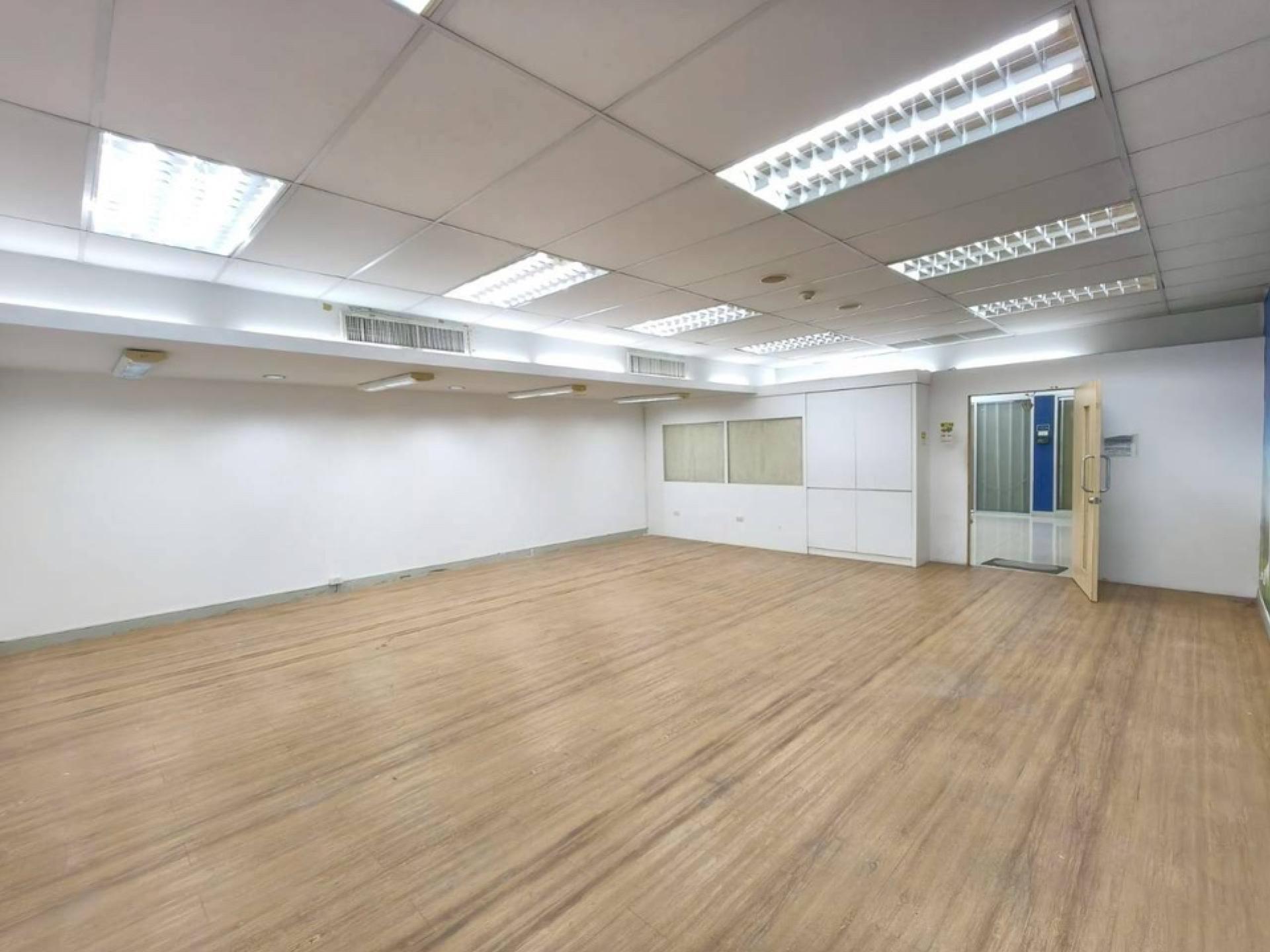 สำนักงานofficeให้เช่า ใกล้รถไฟฟ้าMRTลาดพร้าว136.47 ตารางเมตร ชั้น6 – รูปที่ 2