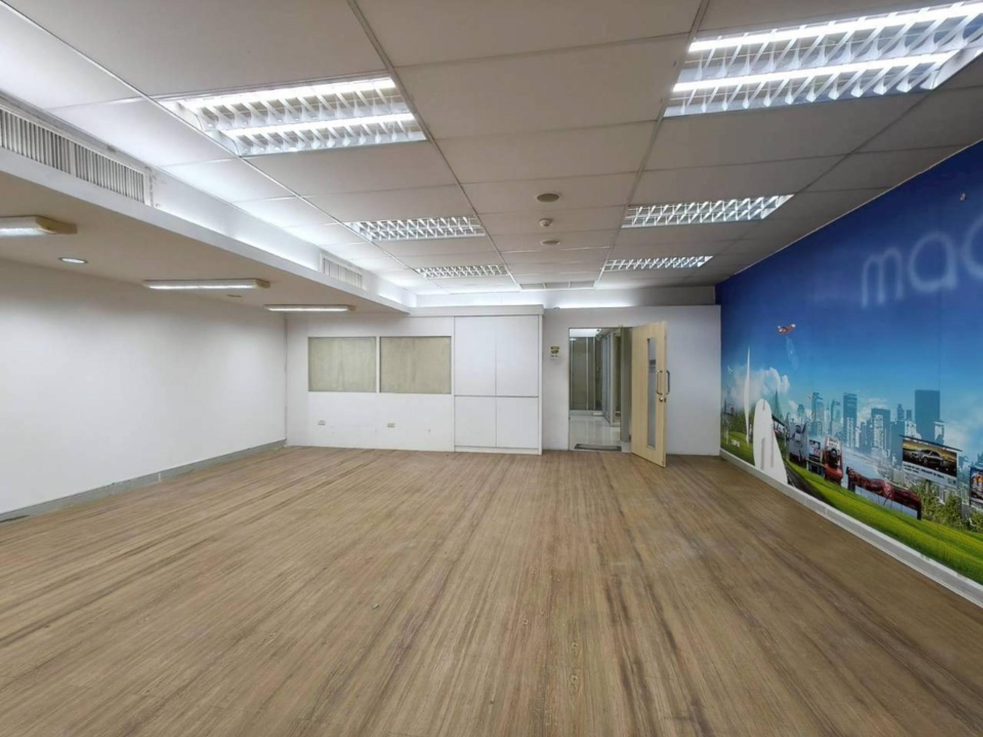 สำนักงานofficeให้เช่า ใกล้รถไฟฟ้าMRTลาดพร้าว136.47 ตารางเมตร ชั้น6 – รูปที่ 3