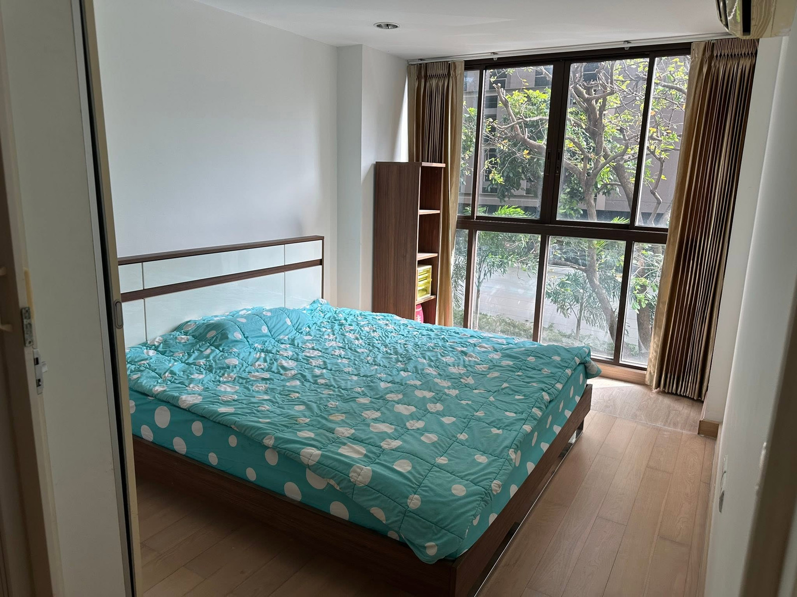 P-52749 📍 Ideo Blucove Sathorn, 2nd Fl. (2 Beds 1 Bath) Just 100m to BTS Wongwian Yai Line ID: @easythaihome 085-592-2897