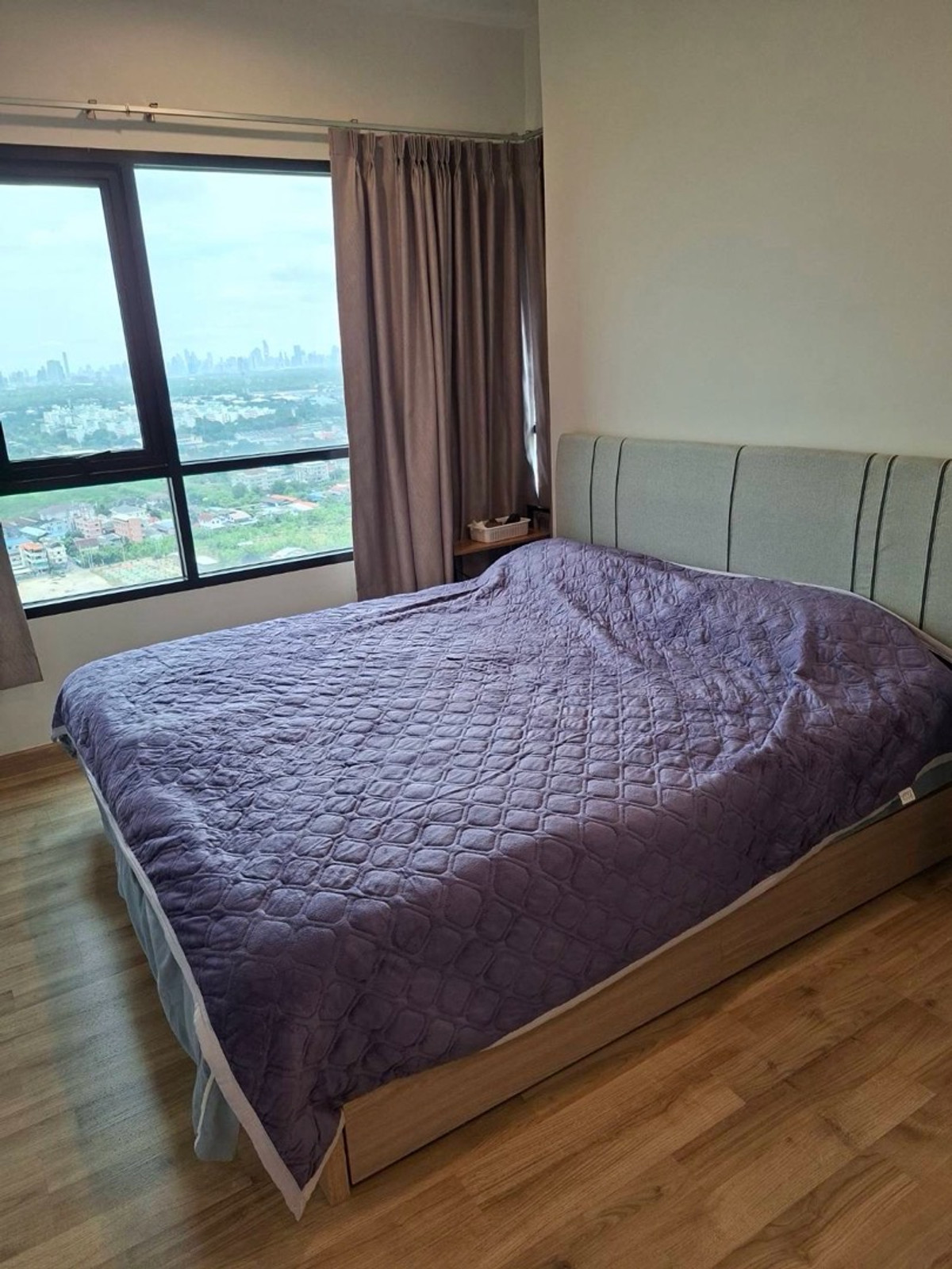 For sale very cheap, 2 bedrooms, great view of the Chao Phraya River.