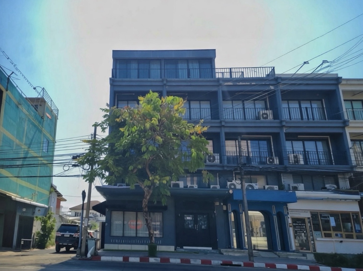 For rent, commercial building, 2 floors, 2 units, next to Wang Hin - Lat Phrao - Chok Chai 4 Road, suitable for shop / office / spa / private spa / beauty salon / restaurant. For rent, commercial building, 2 floors, 2 units, next to Wang Hin - Lat Phrao - Chok Chai 4 Road, suitable for shop / office / spa / private spa / beauty salon / restaurant.