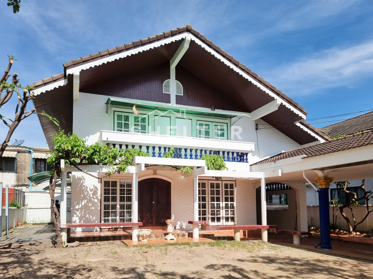 Single house near the YL BTS, Lam Sali intersection, able to pass both Krungthep Kreetha - Ramkhamhaeng - Lat Phrao. Single house near the YL BTS, Lam Sali intersection, able to pass both Krungthep Kreetha - Ramkhamhaeng - Lat Phrao.