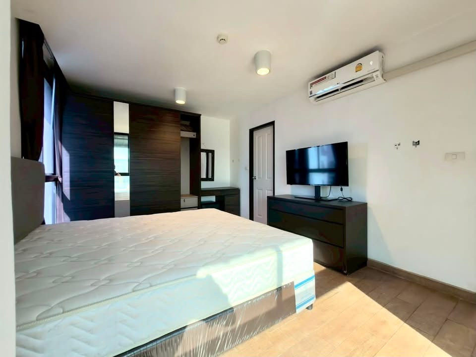 Condo for sale Chateau In Town Ratchada 10 (Chateau In Town Ratchada 10) in the heart of Ratchada near MRT Huai Khwang/Cultural Center. Condo for sale Chateau In Town Ratchada 10 (Chateau In Town Ratchada 10) in the heart of Ratchada near MRT Huai Khwang/Cultural Center.