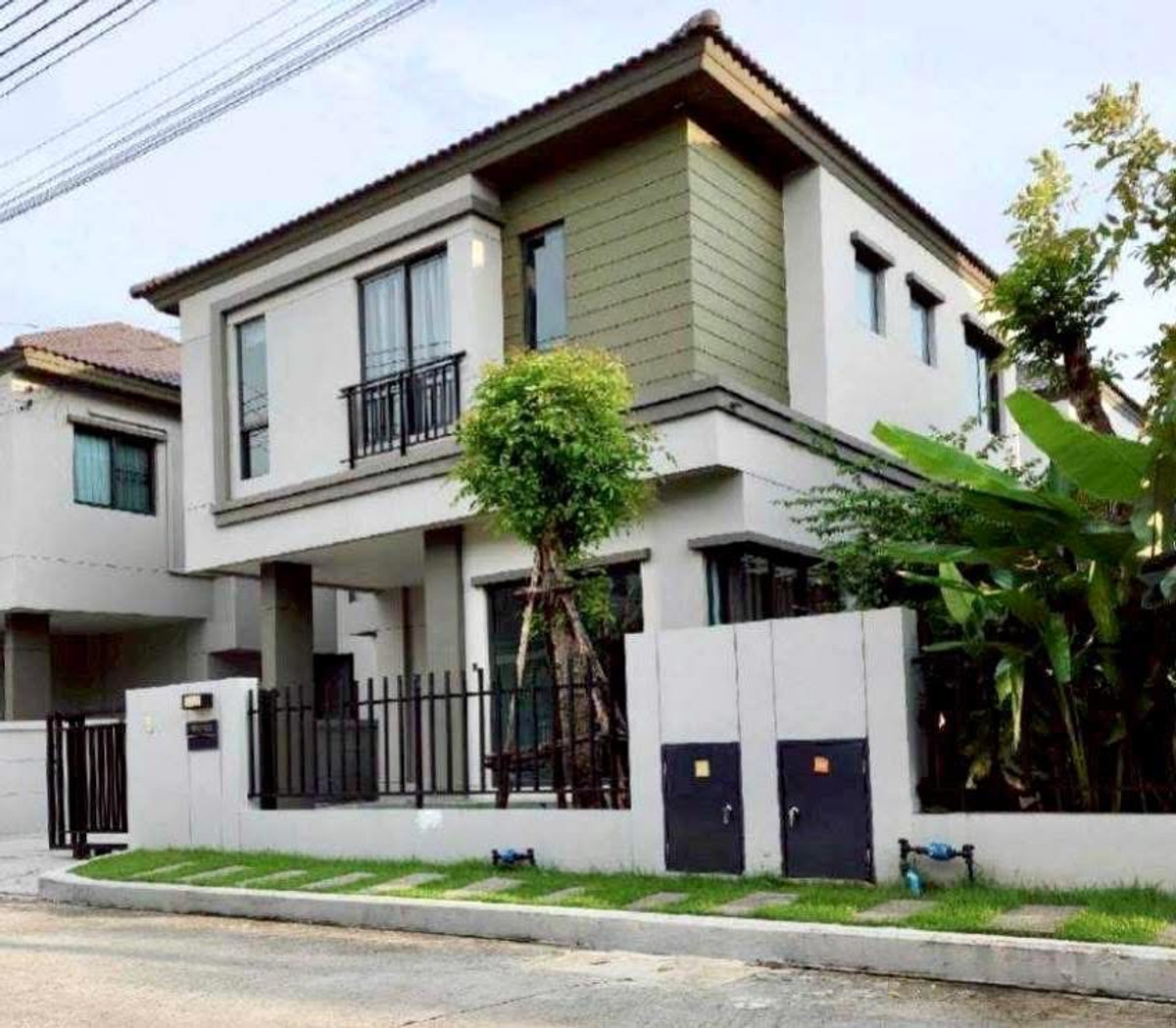Townhome for sale with tenant, V Compound Tiwanon - Rangsit.