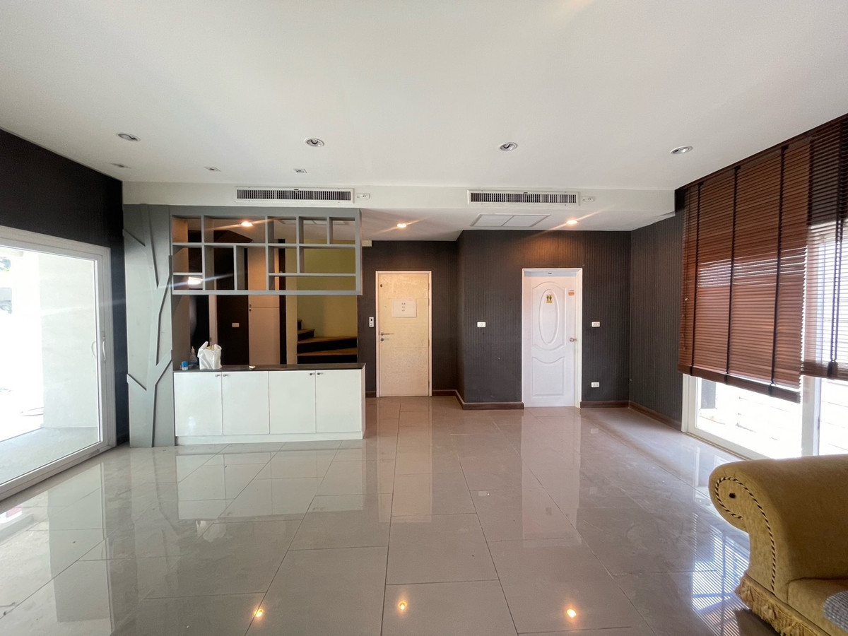 Office ทำเลดีที่สุดสำหรับธุรกิจขนส่งและนำเข้า-ส่งออก! เช่า Home Office ใกล้สุวรรณภูมิ 4 ชั้นเต็ม + ชั้นดาดฟ้า – รูปที่ 4
