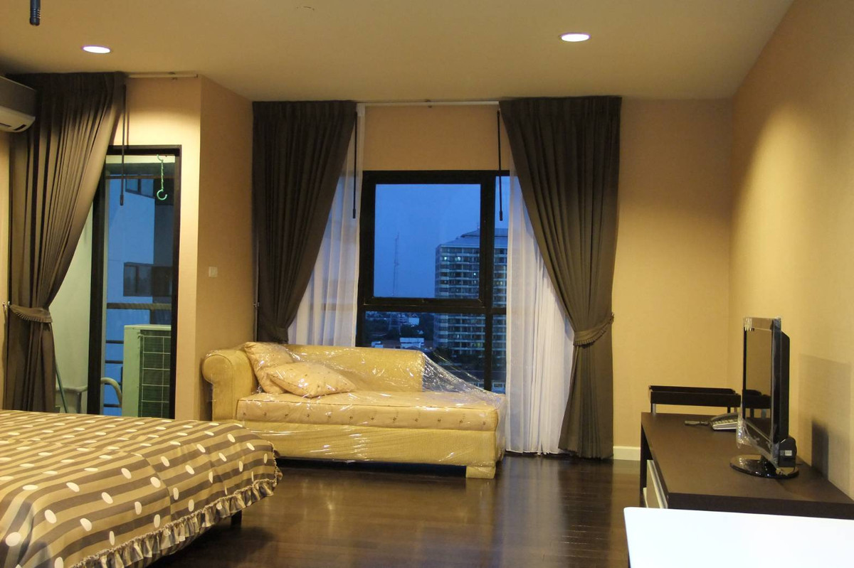 🏙️ For sale with tenant: Sathorn Garden Condo, large room, Rare Item, pool view, in the heart of Sathorn.