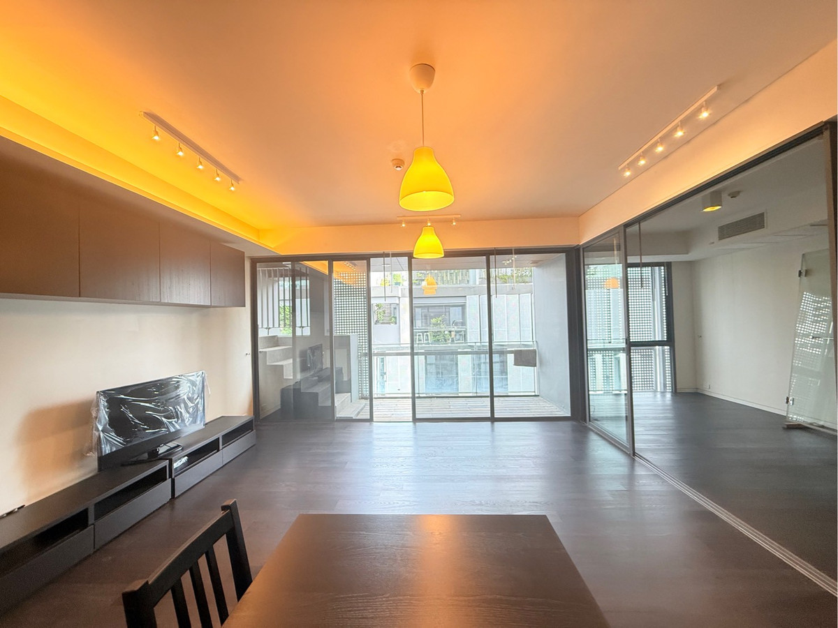 Penthouse 2 Bedroom for sale with private rooftop garden only 13.5 MB near BTS Phrom Phong Penthouse 2 Bedroom for sale with private rooftop garden only 13.5 MB near BTS Phrom Phong