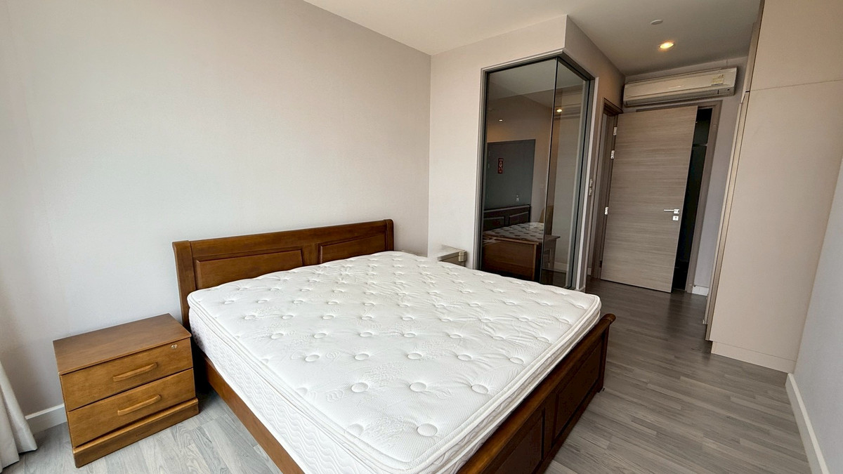 For sale, 1 bedroom, 45 sq m, large room, comfortable living, prime location, near Chula, Banthat Thong, Yaowarat and the entrance and exit point of the Rama 4 Expressway.