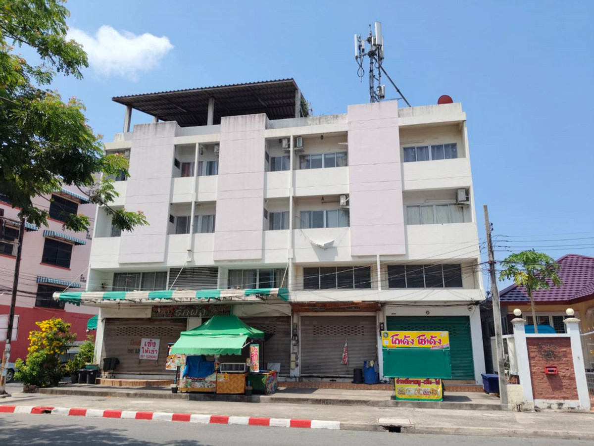 สอบถามโทร : 086-151-6660 ขายอาคารพาณิชย์ 4 คูหา 3 ชั้นครึ่ง ชั้นบนทำเป็นหอพัก 16 ห้อง ทำเลใจกลางเมืองชลบุรี ใกล้สี่แยกคีรี ใกล้บิ๊กซีแยกคีรี เพียง 700 เมตร