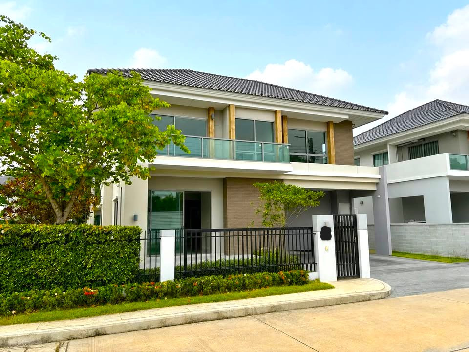 บ้านเดี่ยว หลังมุม อายุ 2 ปี 4ห้องนอน 4ห้องน้ำ ใกล้ SISB เฟอร์นิเจอร์ครบ พร้อมเข้าอยู่ได้เลย