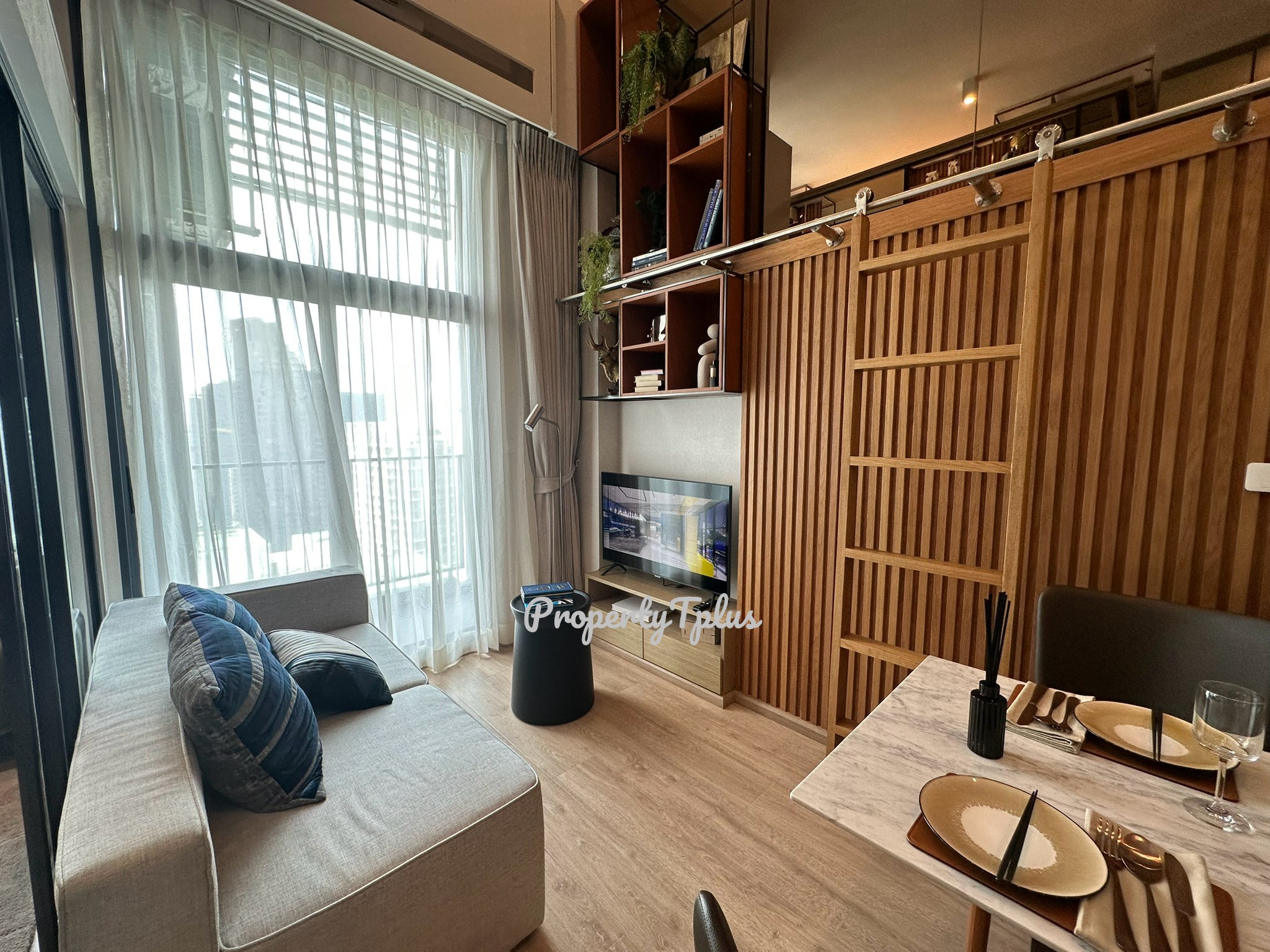 Ideo asoke rama9 2 ห้องนอน Hybrid เพดานสูง 4.5 เมตร โปร่ง โล่ง อยู่สบาย ให้ฟีลเหมือนบ้าน 2 ชั้น