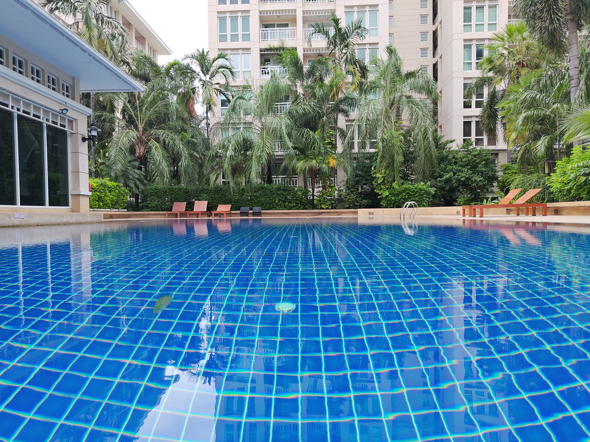 Fully renovated 1 bedroom apartment located in private residence with lush garden Fully renovated 1 bedroom apartment located in private residence with lush garden