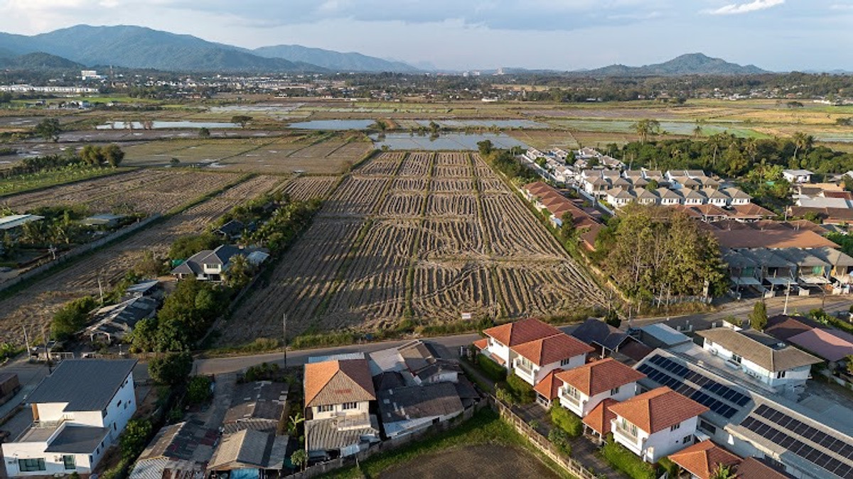 Land for sale, prime location, Ban Du, Muang District, Chiang Rai Province, 17 rai, 4 million each, near the airport, Rajabhat University, can build a dormitory, village, residential location. Land for sale, prime location, Ban Du, Muang District, Chiang Rai Province, 17 rai, 4 million each, near the airport, Rajabhat University, can build a dormitory, village, residential location.