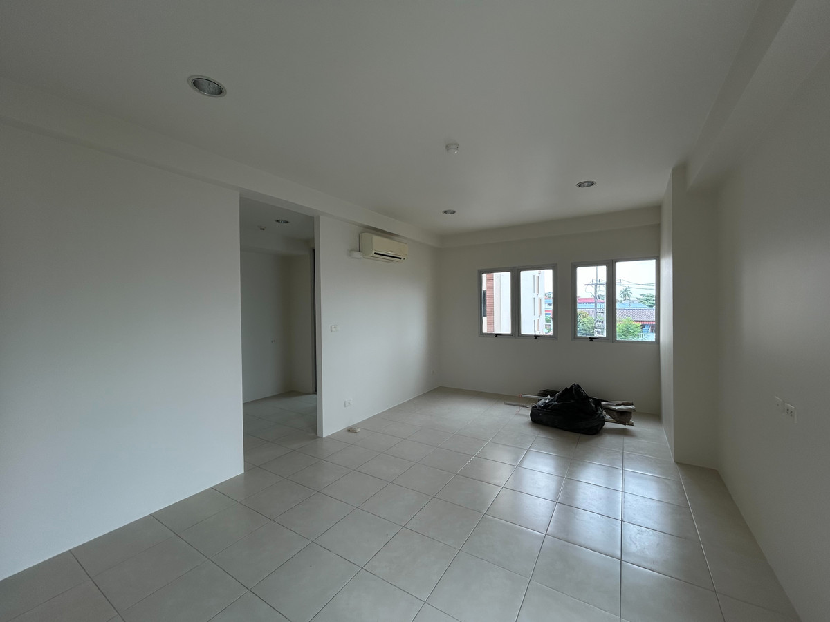 Condo for Sale with Private Parking Space – Guaranteed Parking Anytime, Even Late at Night! Lowest Price in the Project | Near Laem Chabang Industrial Estate Condo for Sale with Private Parking Space – Guaranteed Parking Anytime, Even Late at Night! Lowest Price in the Project | Near Laem Chabang Industrial Estate
