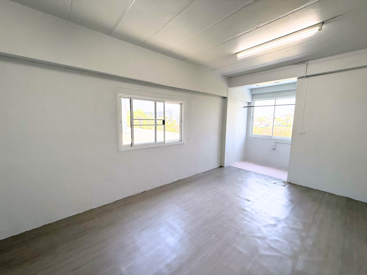 Newly renovated, prices starting at only 2,400 baht per month! Newly renovated, prices starting at only 2,400 baht per month!