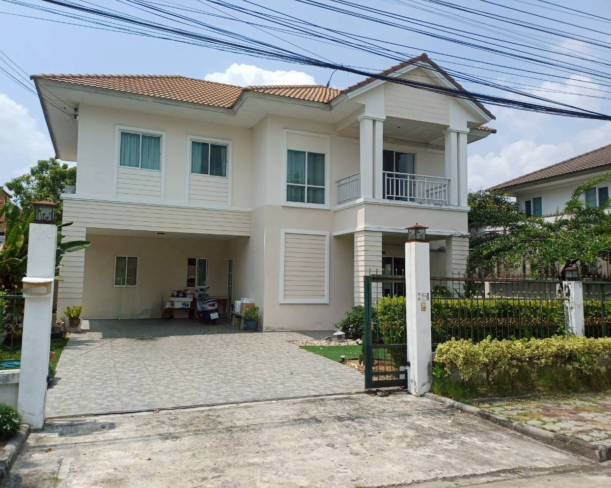 Single house for rent In front of the house, no one hit anyone, Lalin Village, Soi Wat Sao Thong Hin, near Centrus Westgate, near Bang Yai Tree Market. Fully furnished Ready to move in