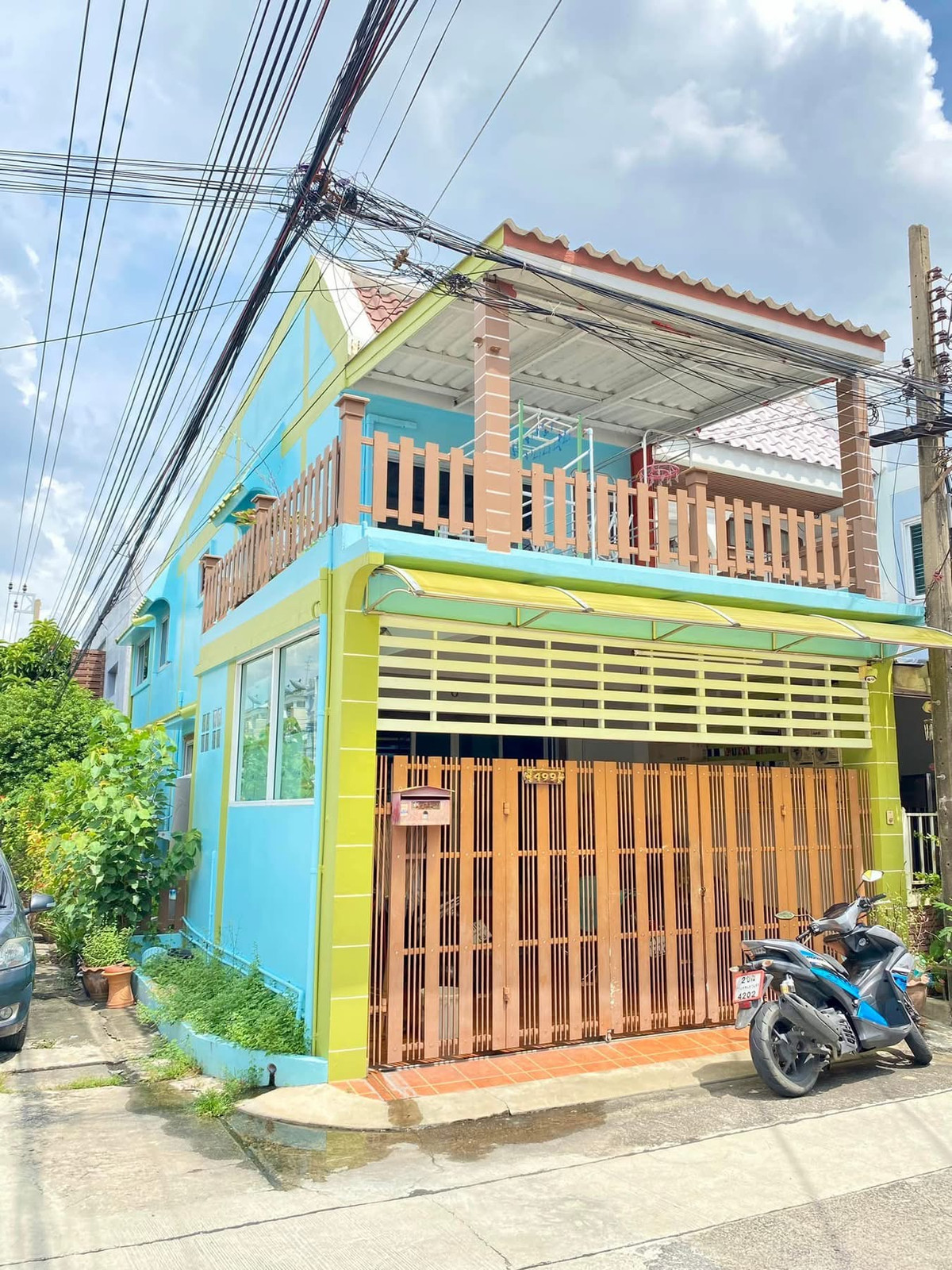 For rent, 2-story townhouse, corner house, 22 sq m., Grand Village, Lat Phrao 80/3, Lat Phrao Road, Wang Thonglang, Bangkok, near the yellow BTS: Lat Phrao 71. For rent, 2-story townhouse, corner house, 22 sq m., Grand Village, Lat Phrao 80/3, Lat Phrao Road, Wang Thonglang, Bangkok, near the yellow BTS: Lat Phrao 71.