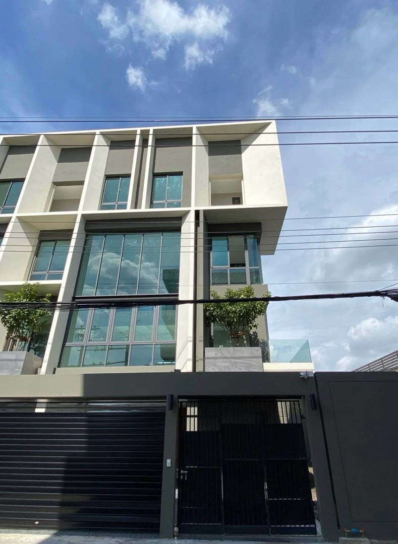 Home office for rent with elevator, Srinakarin, Soi On Nut 64, near the Yellow Line, Sri Nut Station, 500 meters and Seacon Square Mall. Home office for rent with elevator, Srinakarin, Soi On Nut 64, near the Yellow Line, Sri Nut Station, 500 meters and Seacon Square Mall.