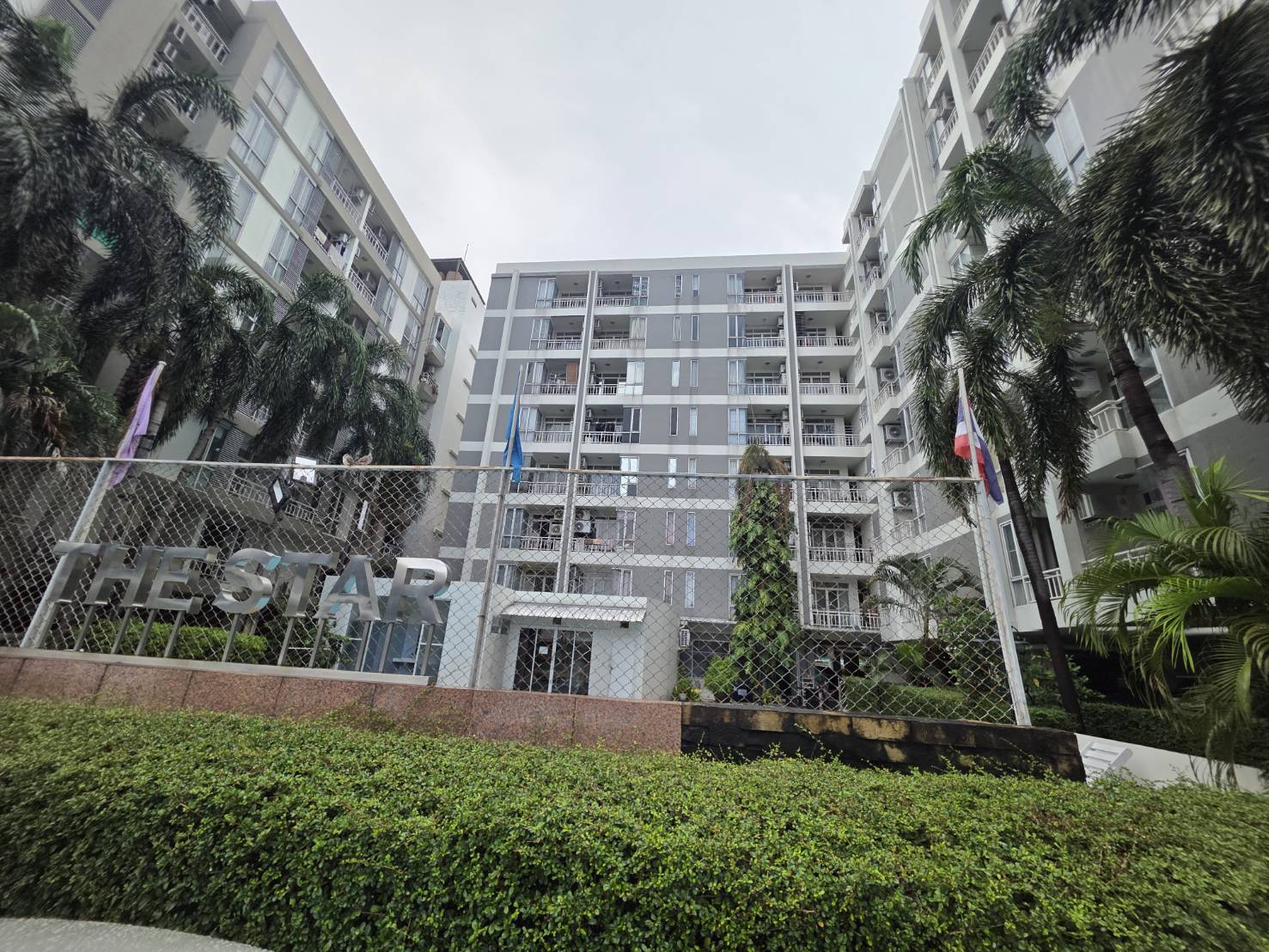 Urgent sale, large condo, pool view, next to the expressway, near The Mall Ngamwongwan, early millions. Urgent sale, large condo, pool view, next to the expressway, near The Mall Ngamwongwan, early millions.