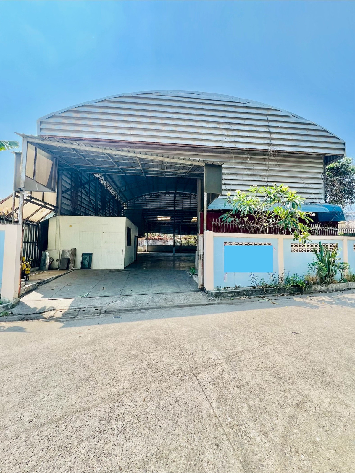 Land for sale/rent with warehouse, high roof, size 149 wa, near Dao Khanong Intersection, Rama 2, behind Bangkok Inter 9 Hospital. Land for sale/rent with warehouse, high roof, size 149 wa, near Dao Khanong Intersection, Rama 2, behind Bangkok Inter 9 Hospital.