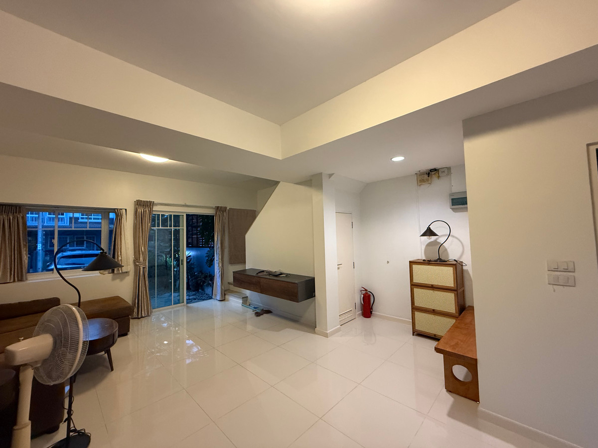 🏡 ขายทาวน์โฮม 2 ชั้น อินดี้ ศรีนครินทร์–ร่มเกล้า บ้านสวย พร้อมอยู่ () – รูปที่ 4