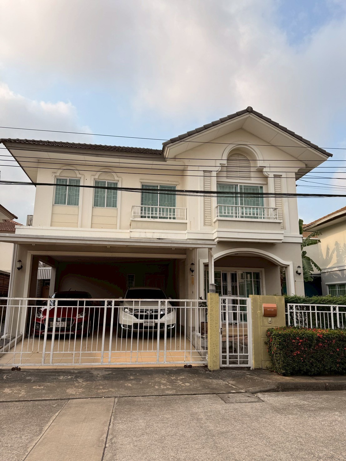 Excellent value! Large 2-storey detached house at Passorn Prestige Onnut, 55.8 sq.wah, near ARL Ban Thap Chang Excellent value! Large 2-storey detached house at Passorn Prestige Onnut, 55.8 sq.wah, near ARL Ban Thap Chang