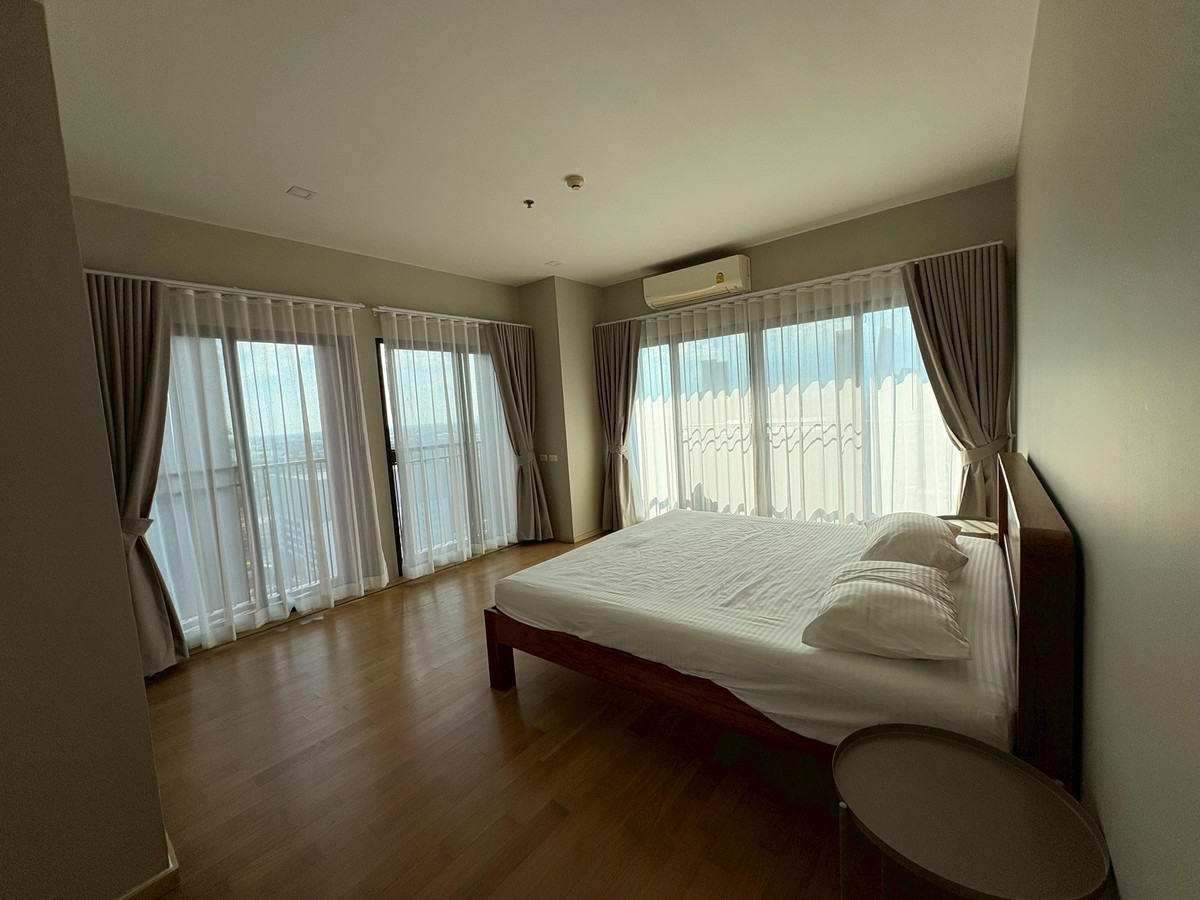 P0618 | Noble Reveal, 2 bedroom condo, large room with tenants, potential location, suitable for investment. P0618 | Noble Reveal, 2 bedroom condo, large room with tenants, potential location, suitable for investment.