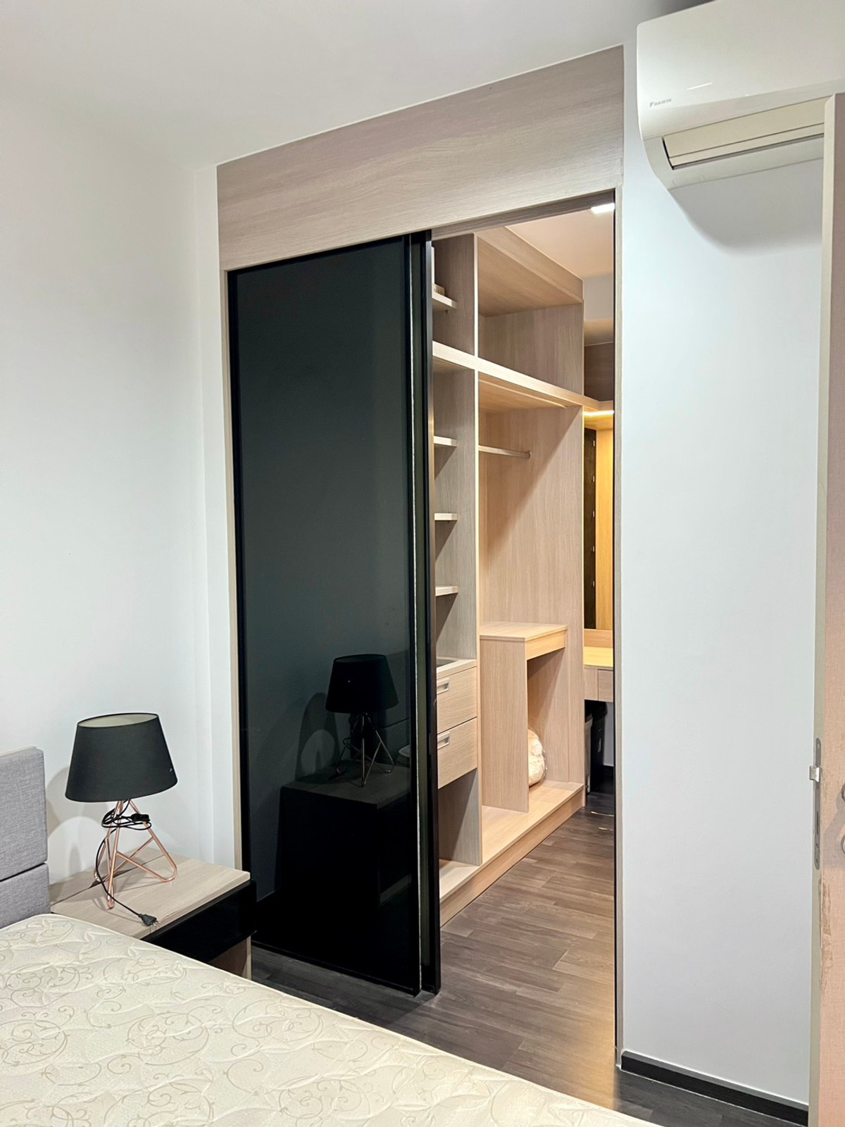 ⚡ Hot Deal | Type : walk-in closet ถูกที่สุดในตึก The Line Asoke- Ratchada 🔥เพียง 20K/ month เท่านั้น ชั้นสูง ห้องนี้คุ้มแน่นอน ⚡ Hot Deal | Type : walk-in closet ถูกที่สุดในตึก The Line Asoke- Ratchada 🔥เพียง 20K/ month เท่านั้น ชั้นสูง ห้องนี้คุ้มแน่นอน