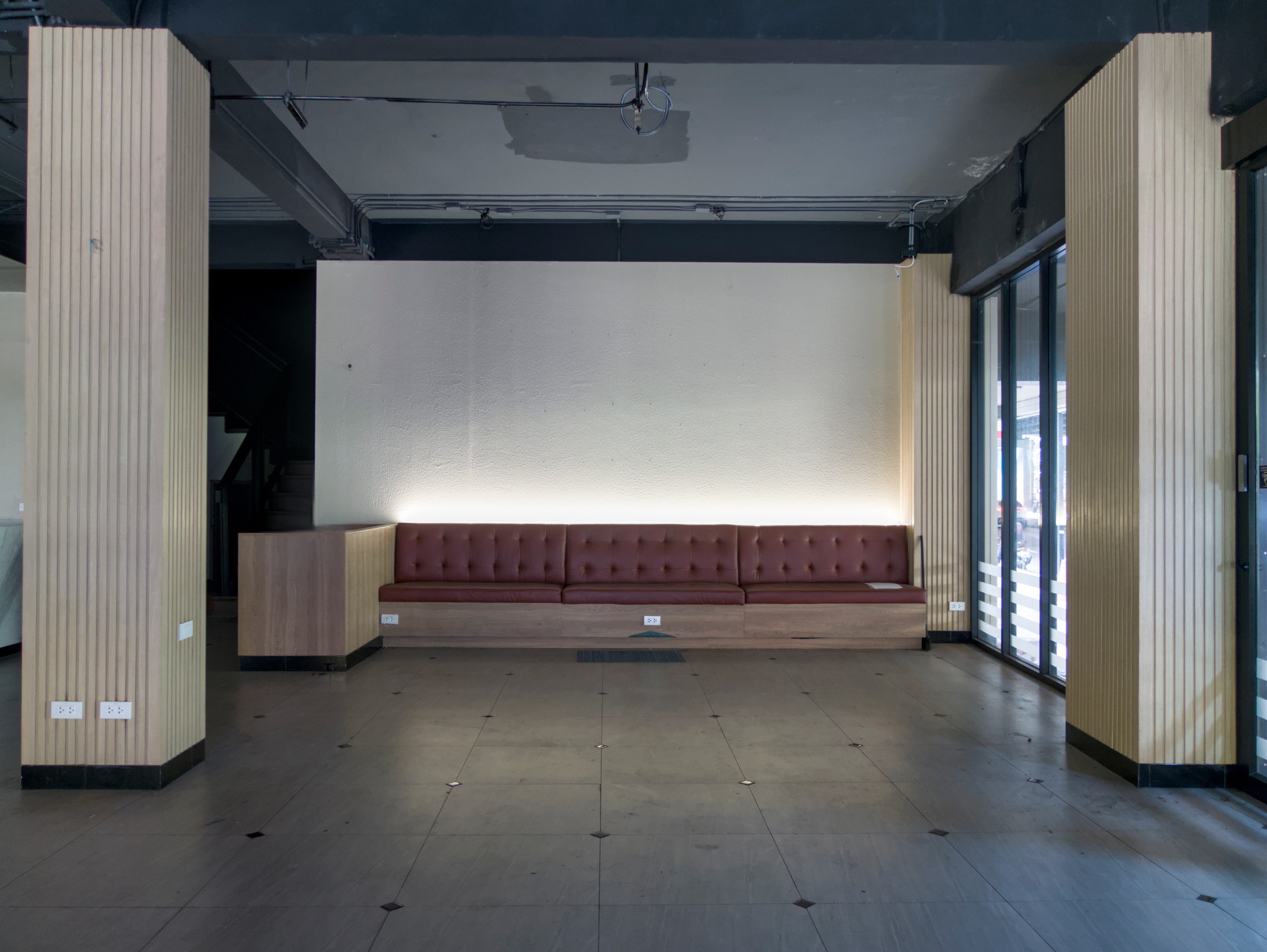 พื้นที่ให้เช่า 2 ชั้น ทำเลดี BTS ศาลาแดง เหมาะทำร้านอาหาร บาร์ – รูปที่ 2