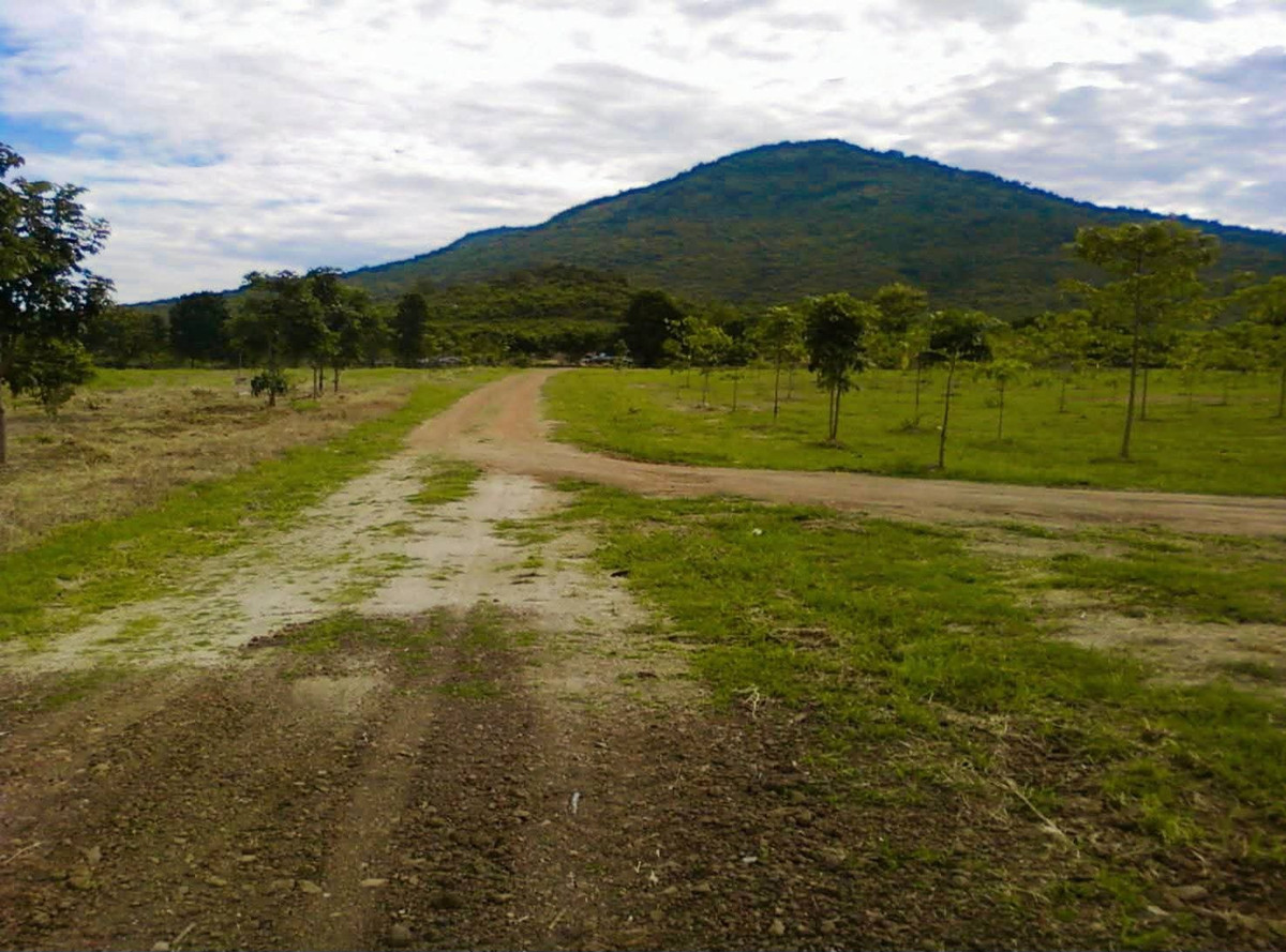 Land for sale, beautiful mountain view, 3 phase water and electricity, complete.