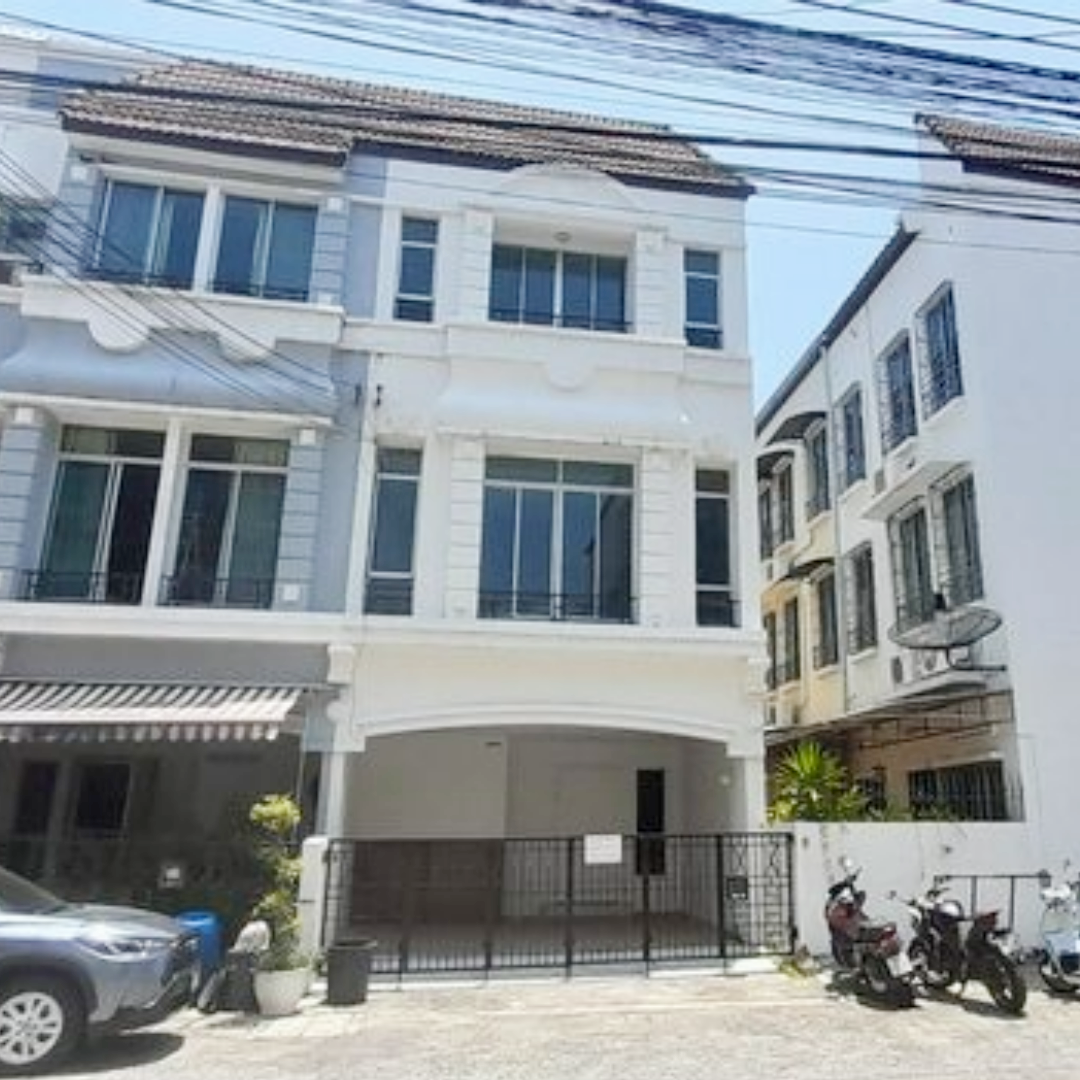 Townhome Baan Klang Muang British Town Srinakarin, beautifully renovated. Bangna lifestyle center Townhome Baan Klang Muang British Town Srinakarin, beautifully renovated. Bangna lifestyle center