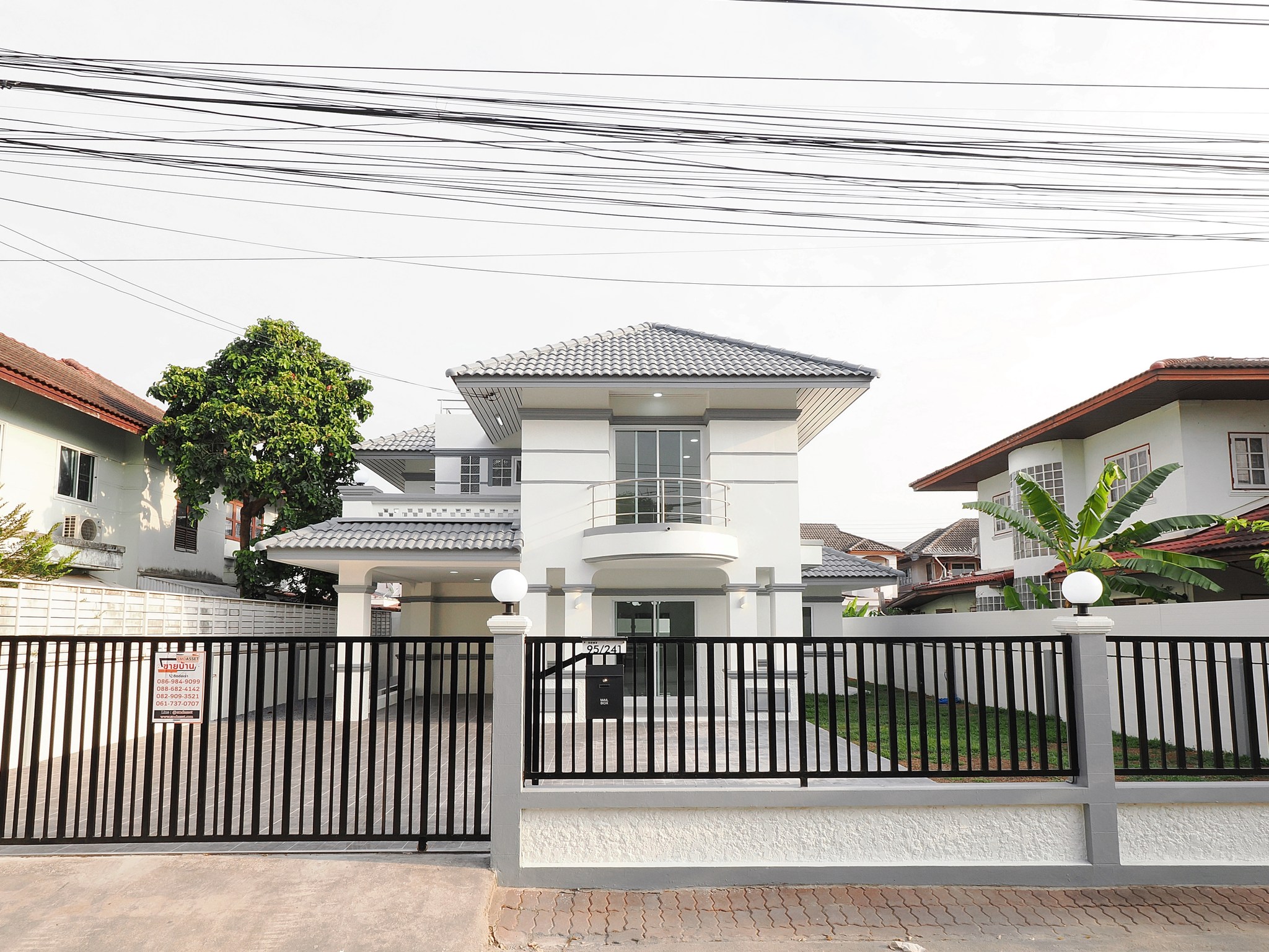 Special price for sale, 2-story detached house, size 80.3 sq m., 3 bedrooms, 3 bathrooms, Uthong Place Village 2, large house, main road, excellent functions, complete with furniture, very large area. Renovated the whole house. Ready to move in immediatel Special price for sale, 2-story detached house, size 80.3 sq m., 3 bedrooms, 3 bathrooms, Uthong Place Village 2, large house, main road, excellent functions, complete with furniture, very large area. Renovated the whole house. Ready to move in immediatel